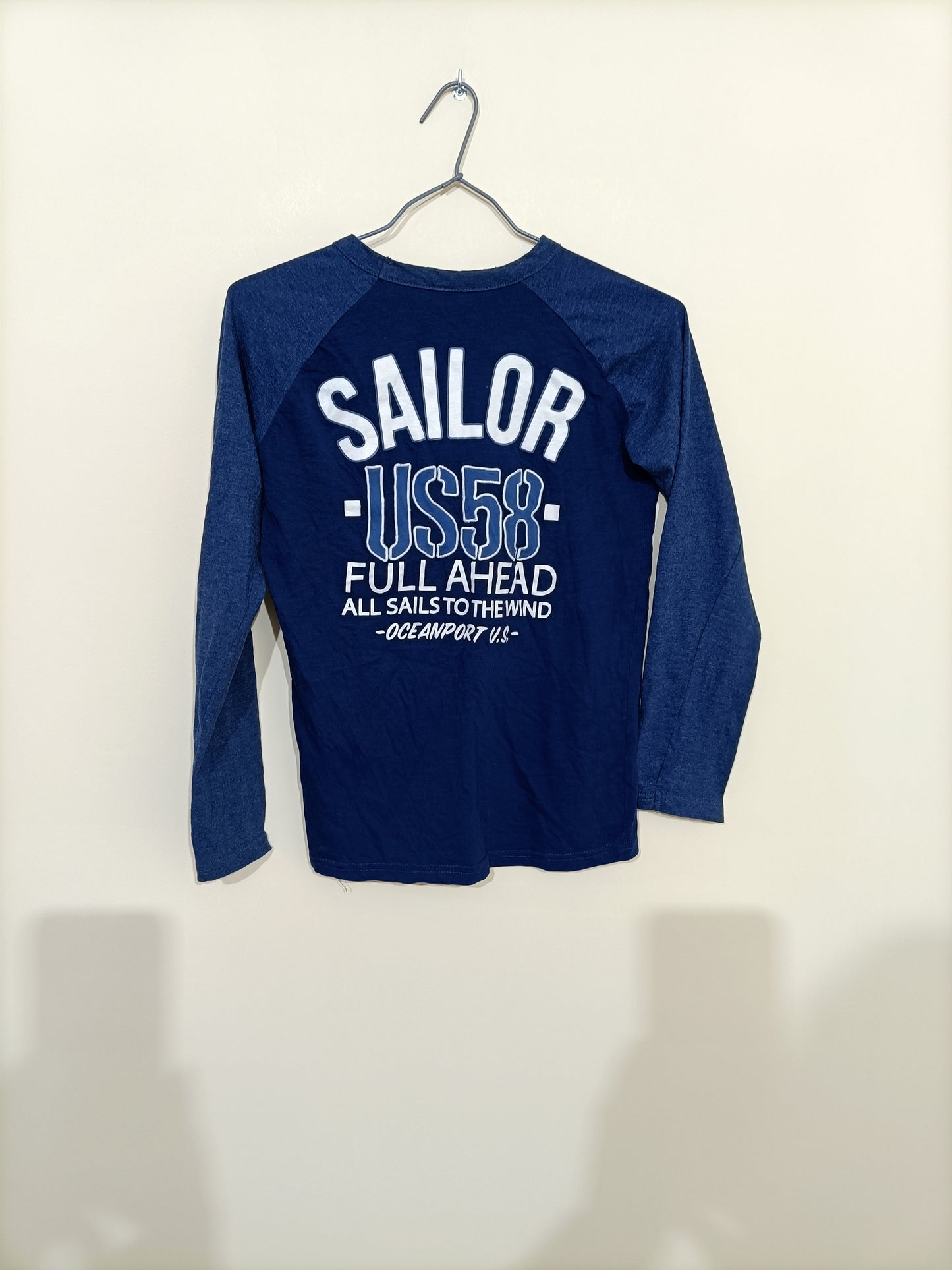 T-shirt manches longues bleu avec impression dans le dos Taille 146/162 (12ans)