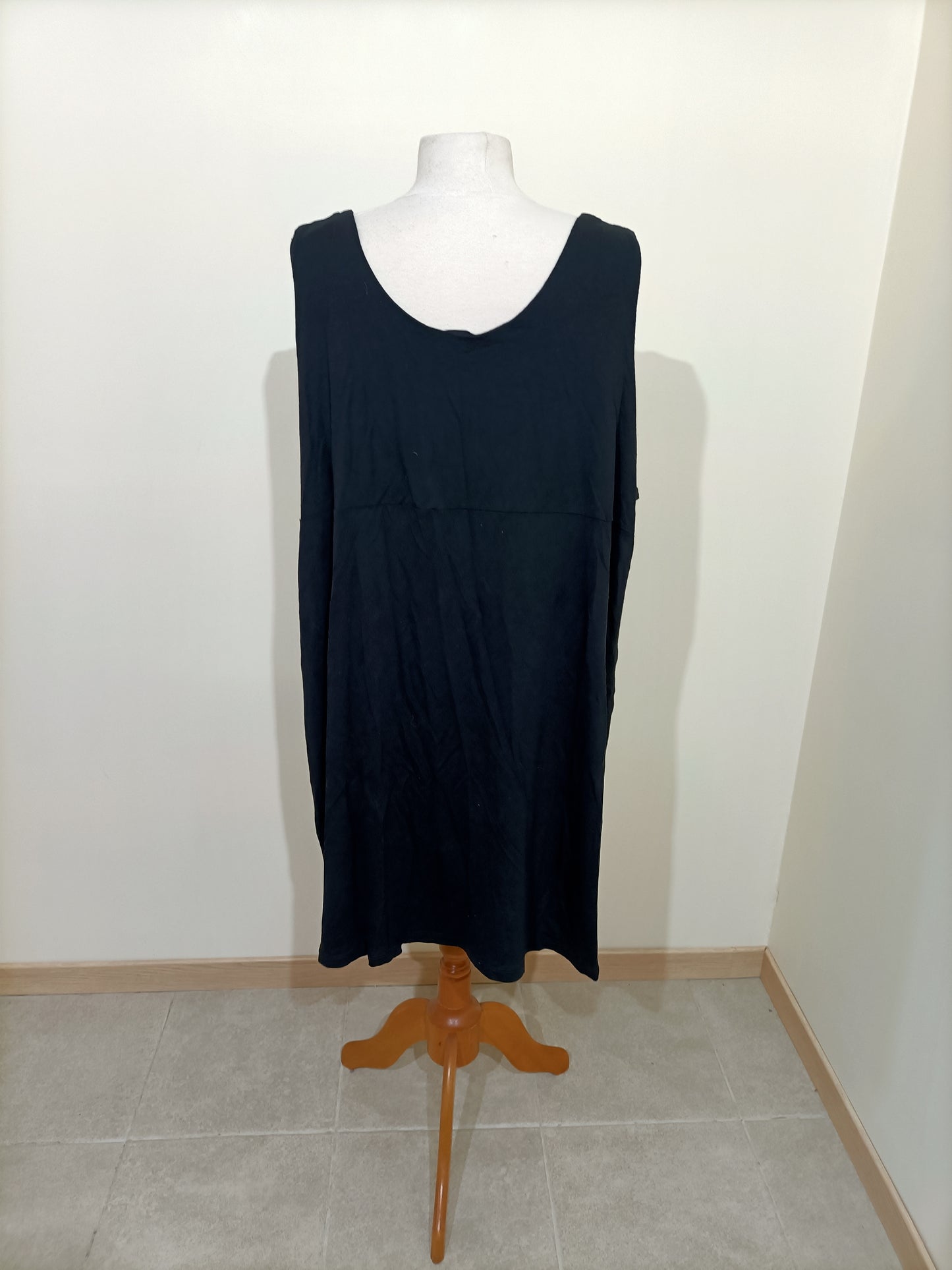 Robe Bon Prix sans manches noire Taille 54/56