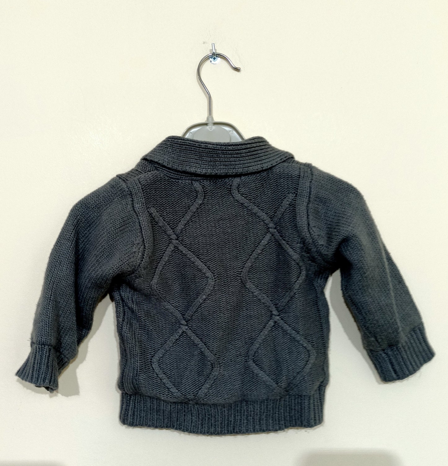 Gilet Bouchara gris en maille avec boutons Taille 9 Mois