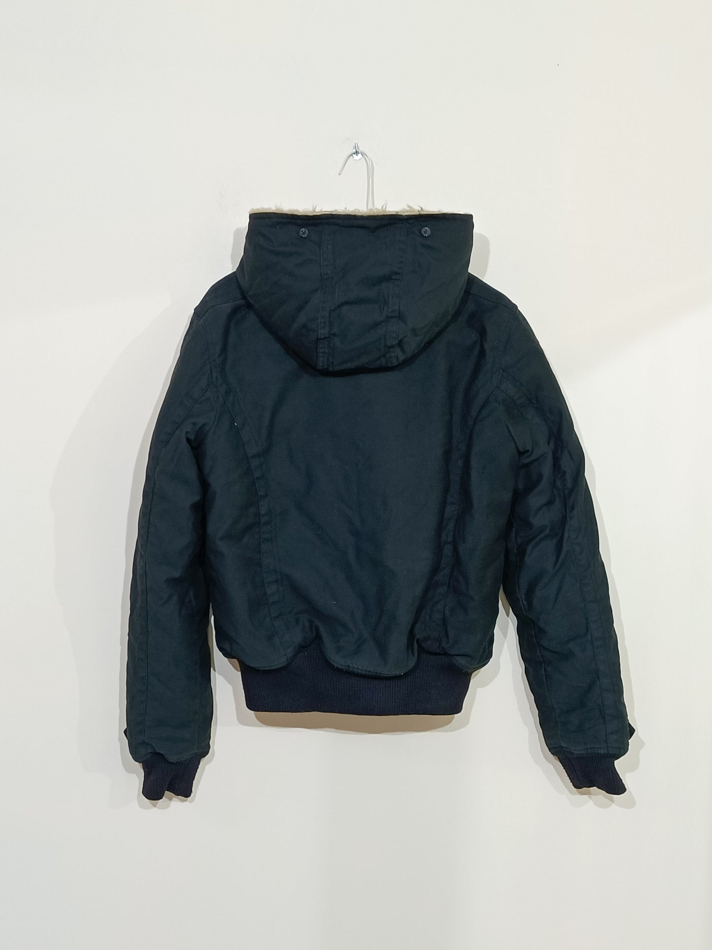 Manteau doublé Spot noir avec capuche en fausse fourrure Taille 38