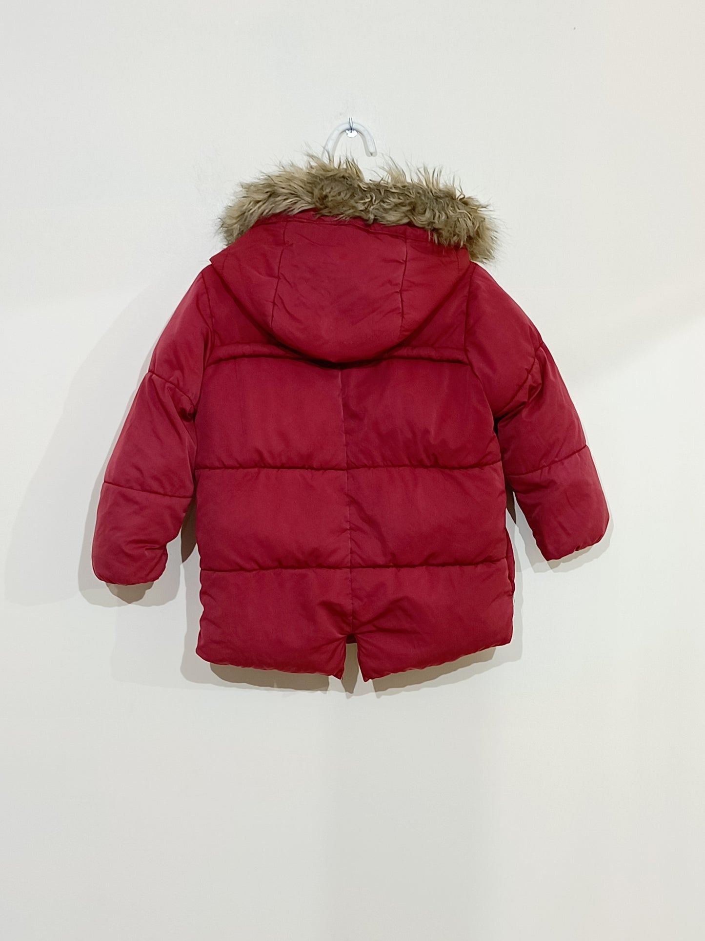Manteau fourré Zara rouge avec capuche Taille 3-4 Ans