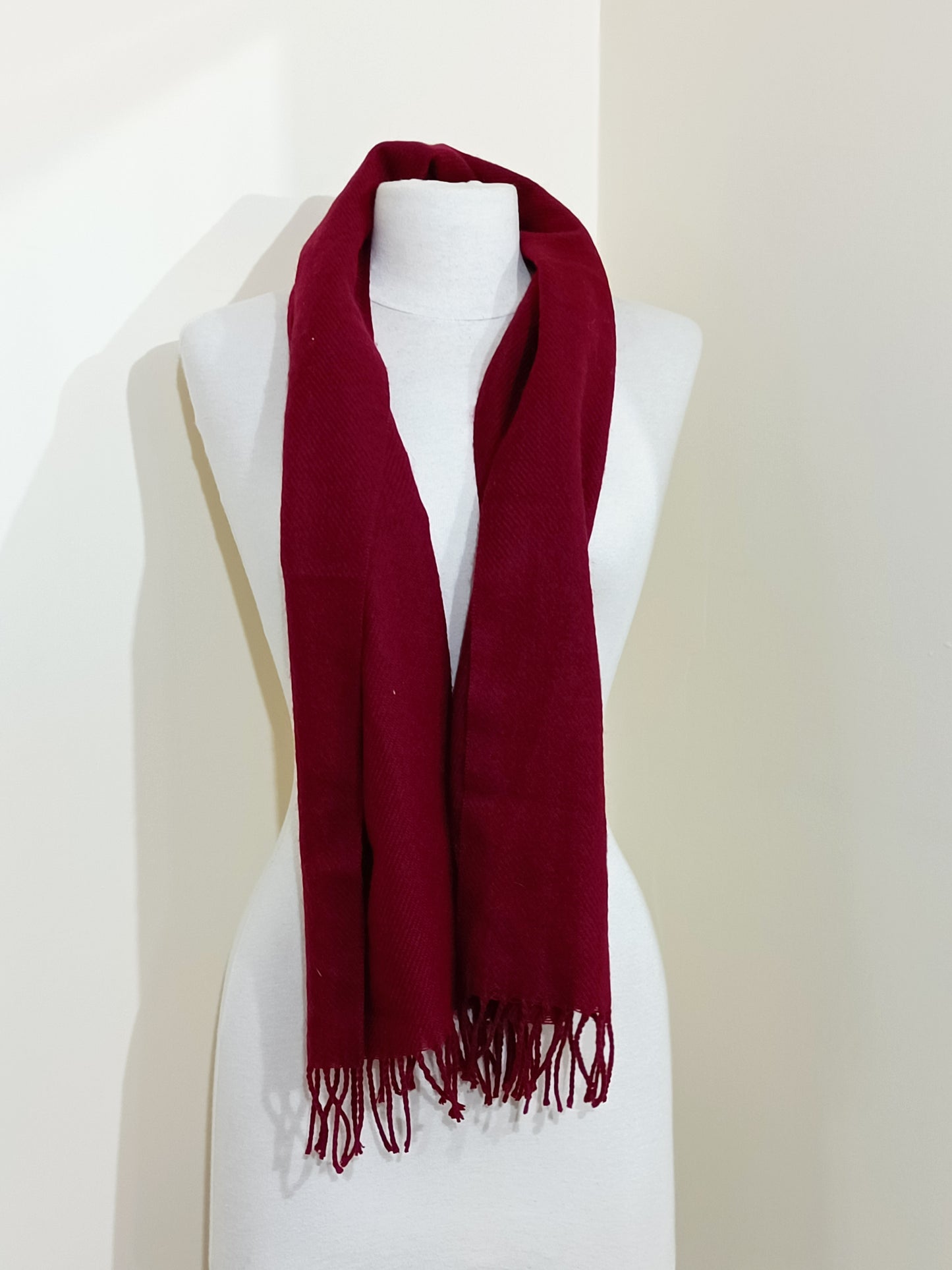 Echarpe bordeaux avec franges