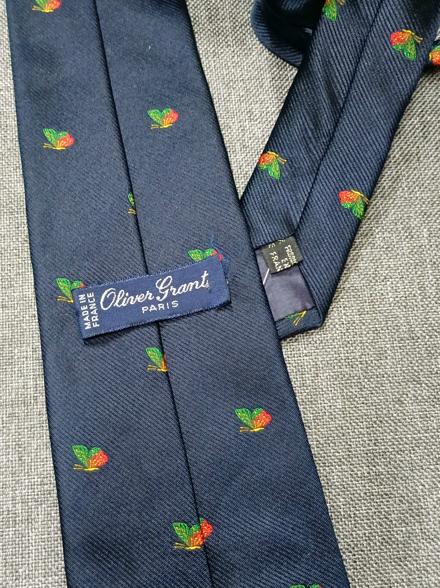 Cravate Olivier Grant bleue marine avec motifs papillons
