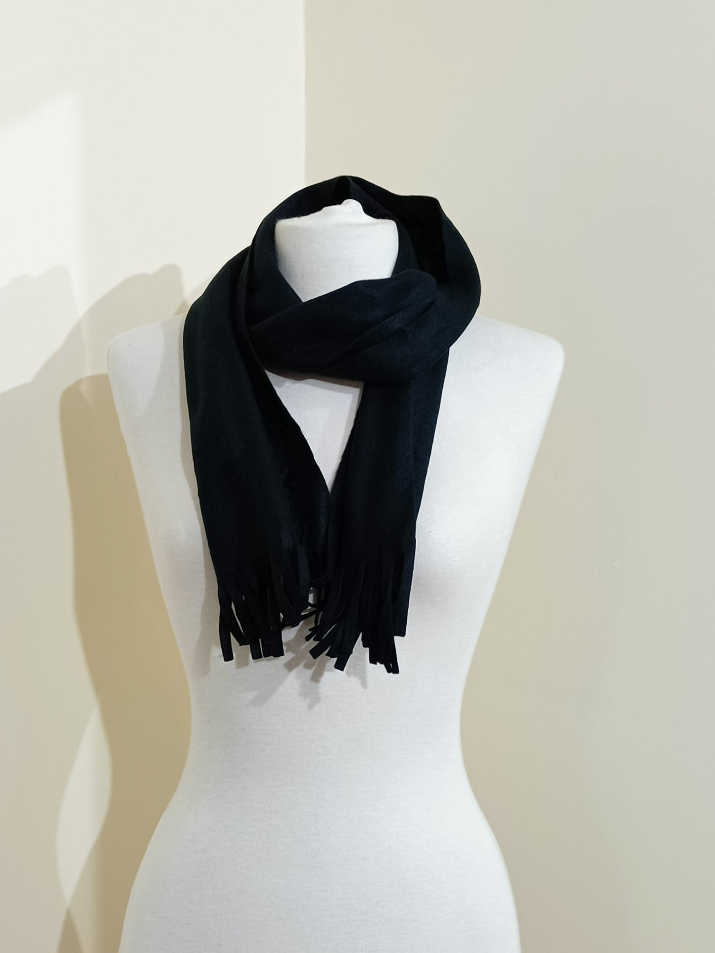 Echarpe en feutre noire