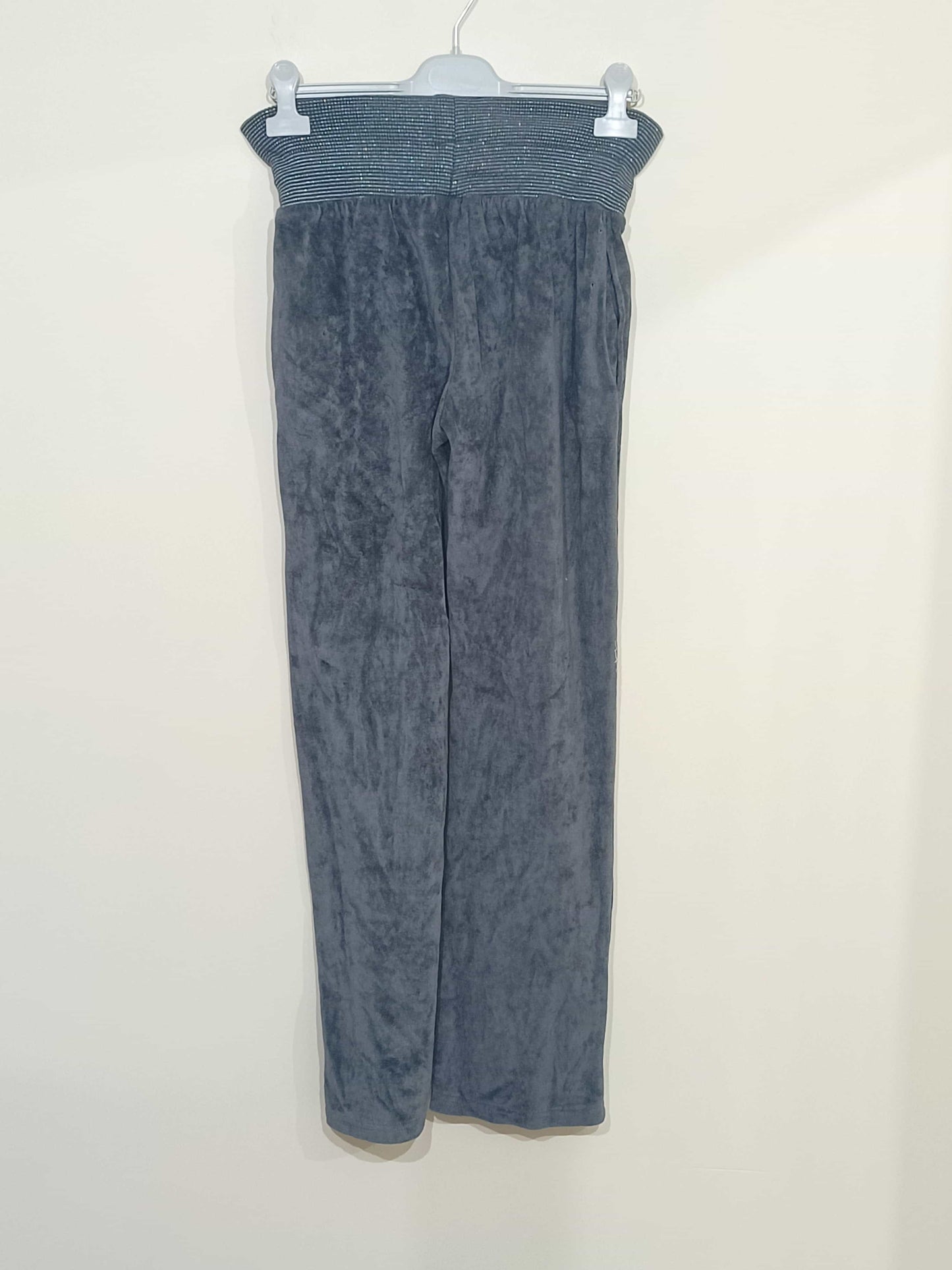 jogging-en-velours-gris-avec-liserés-argentés-à-la-ceinture-taille-m-la-friperie-d'emilie-vêtements-de-sport-femmes-taille-38-taille-40-taille-m-1