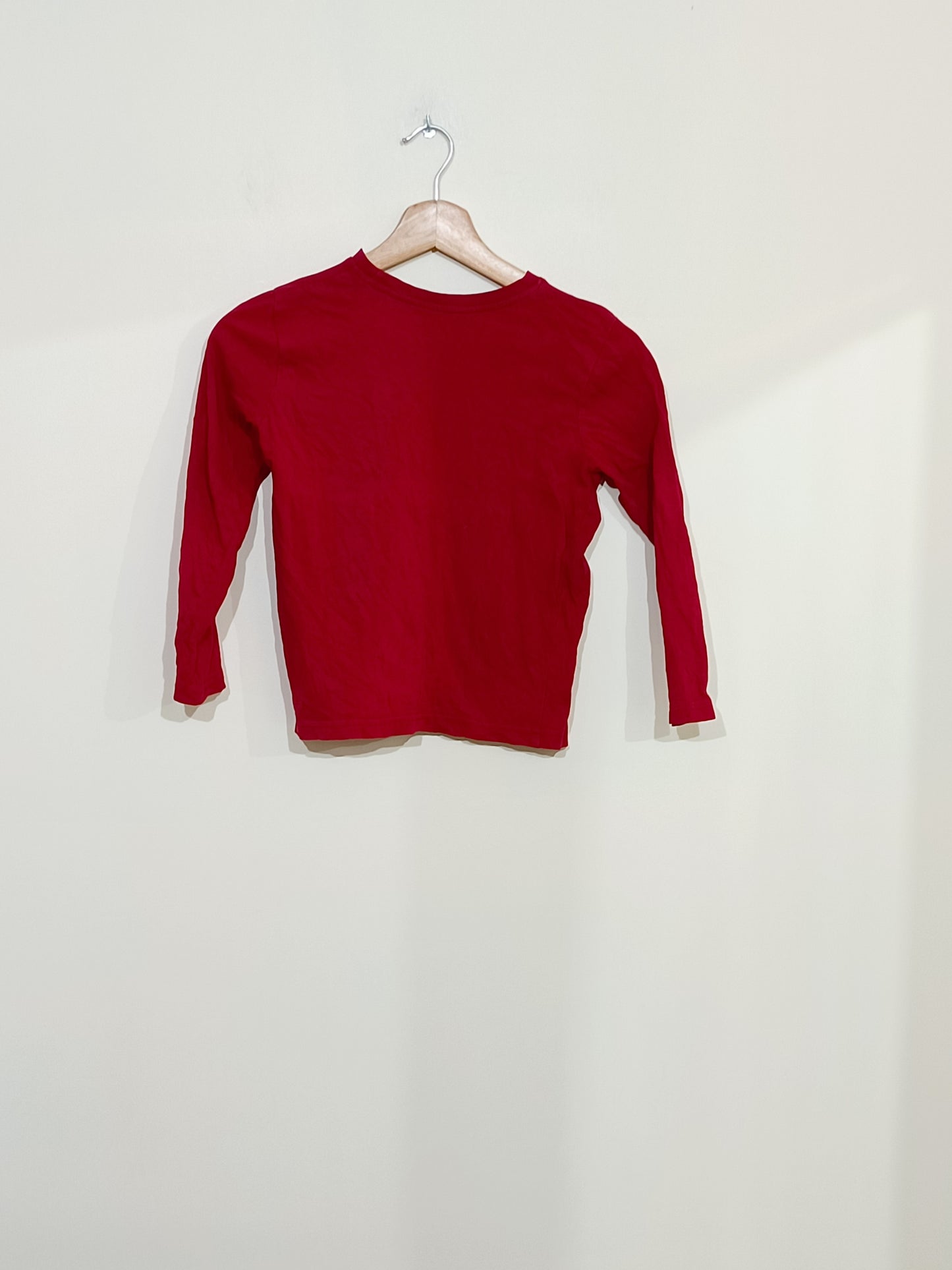 T-shirt manches longues Primark rouge avec impression Taille 7/8 Ans