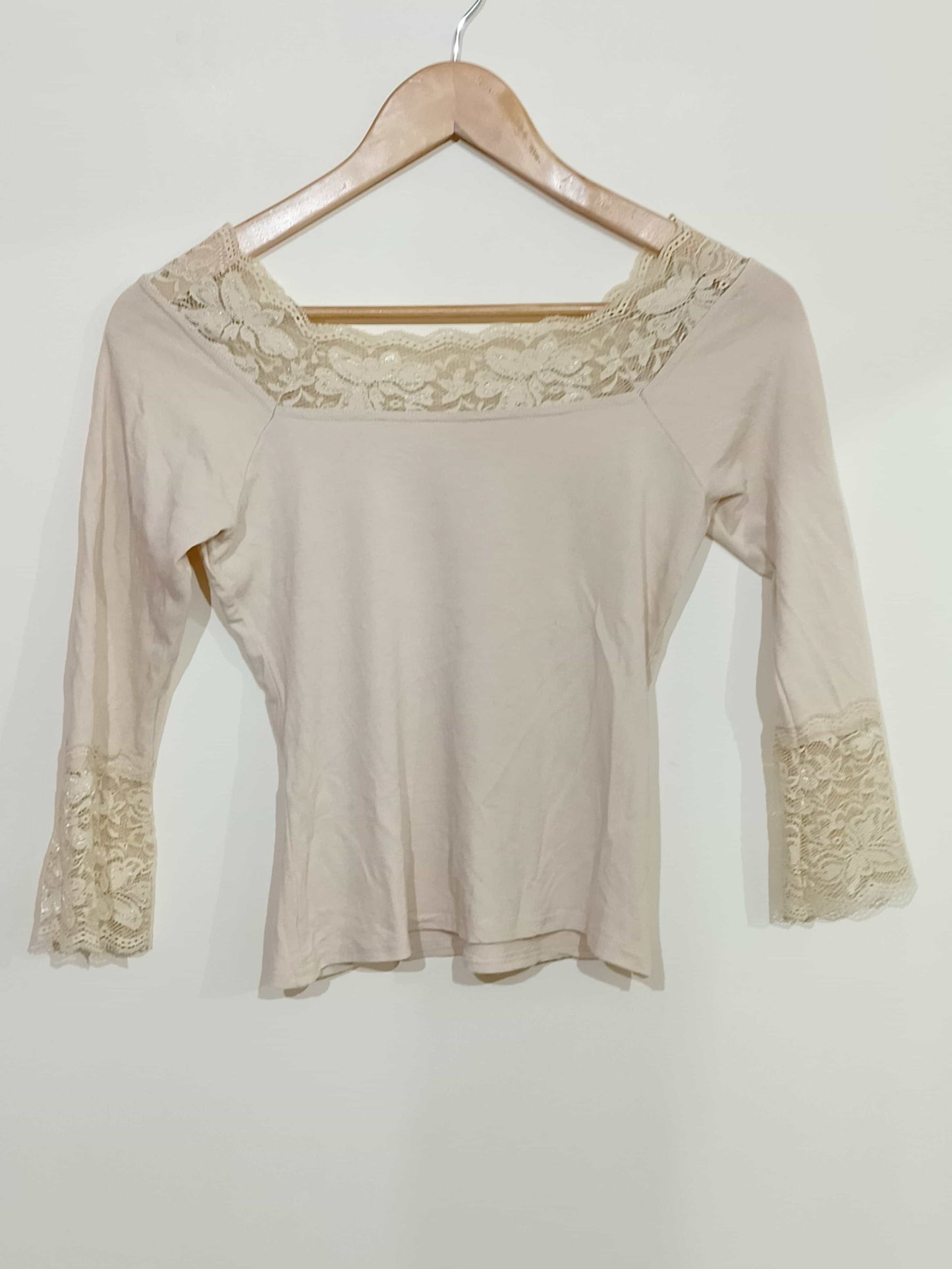t-shirt-manches-3/4-avec-dentelle-beige-taille-s-la-friperie-d'emilie-tsml-femmes-taille-s-1