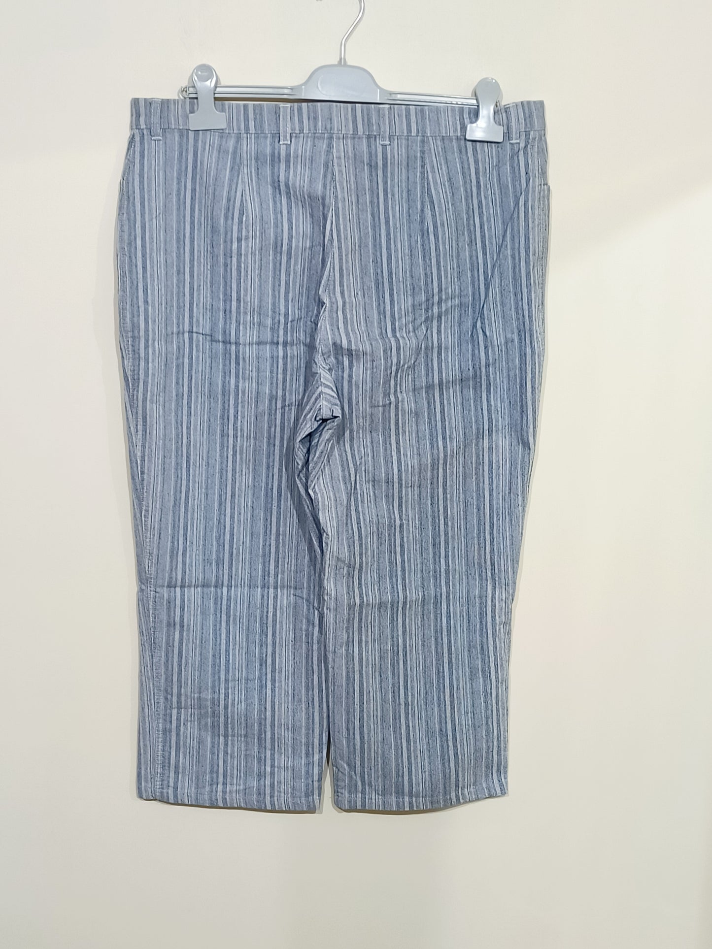 Pantacourt La Strada rayé blanc et bleu Taille 46