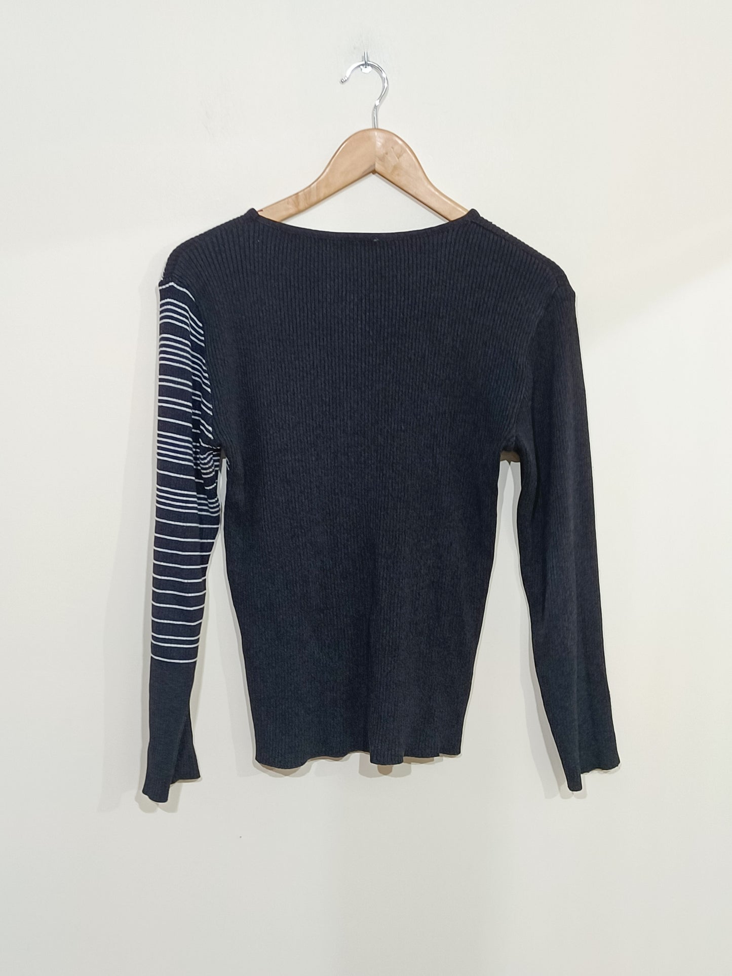 Pull Caroll gris avec rayures blanches Taille L
