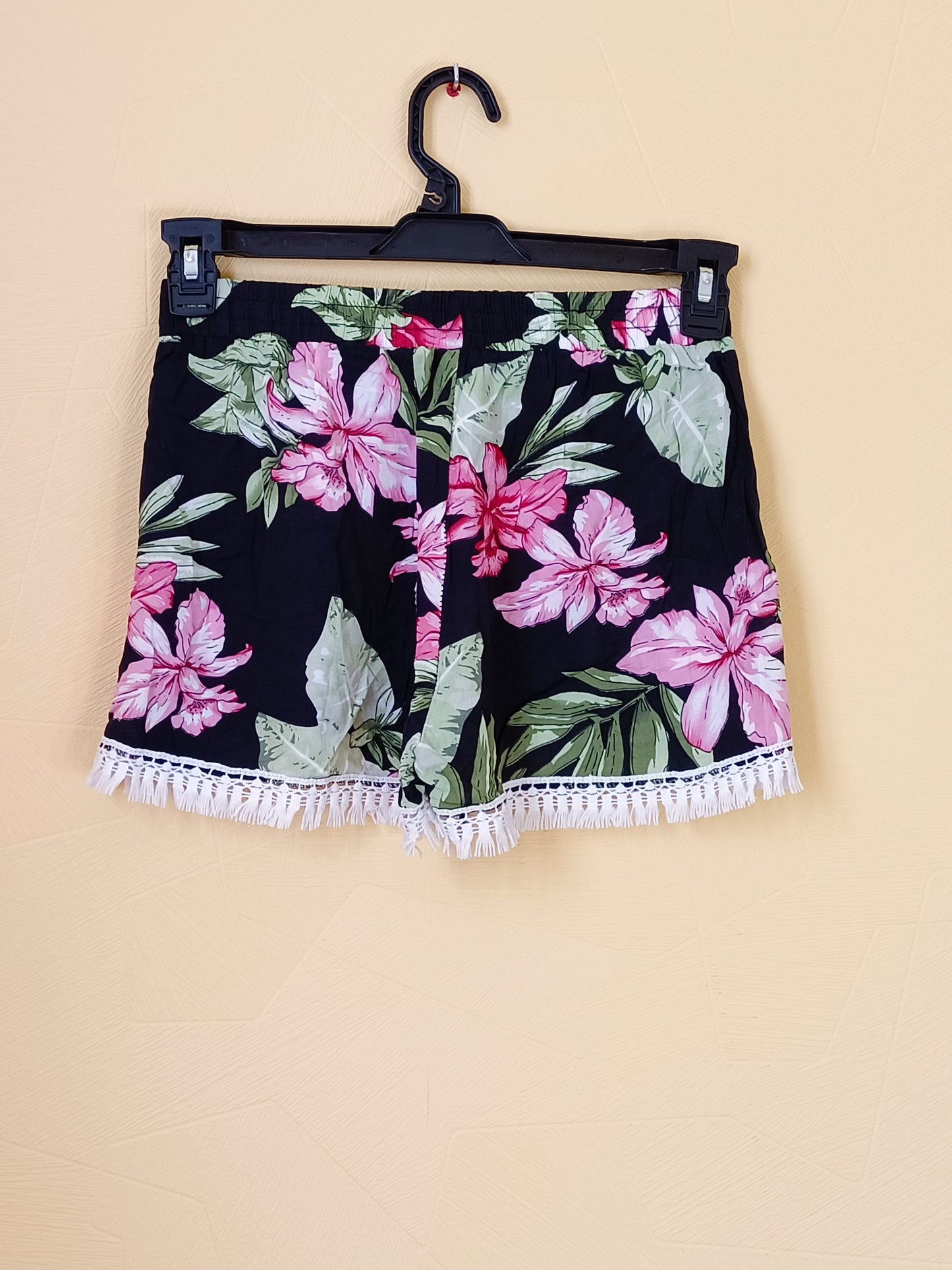 Short noir fleuri Taille L