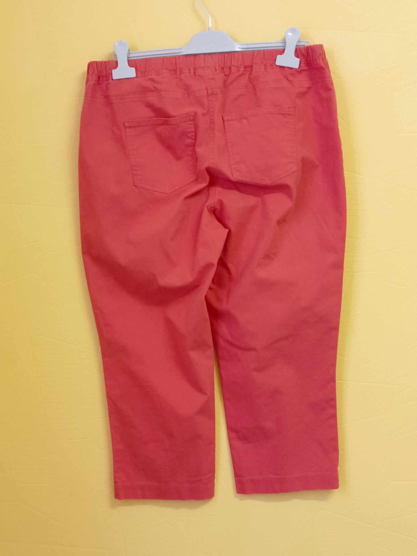 Pantacourt Damart rouge Taille 46