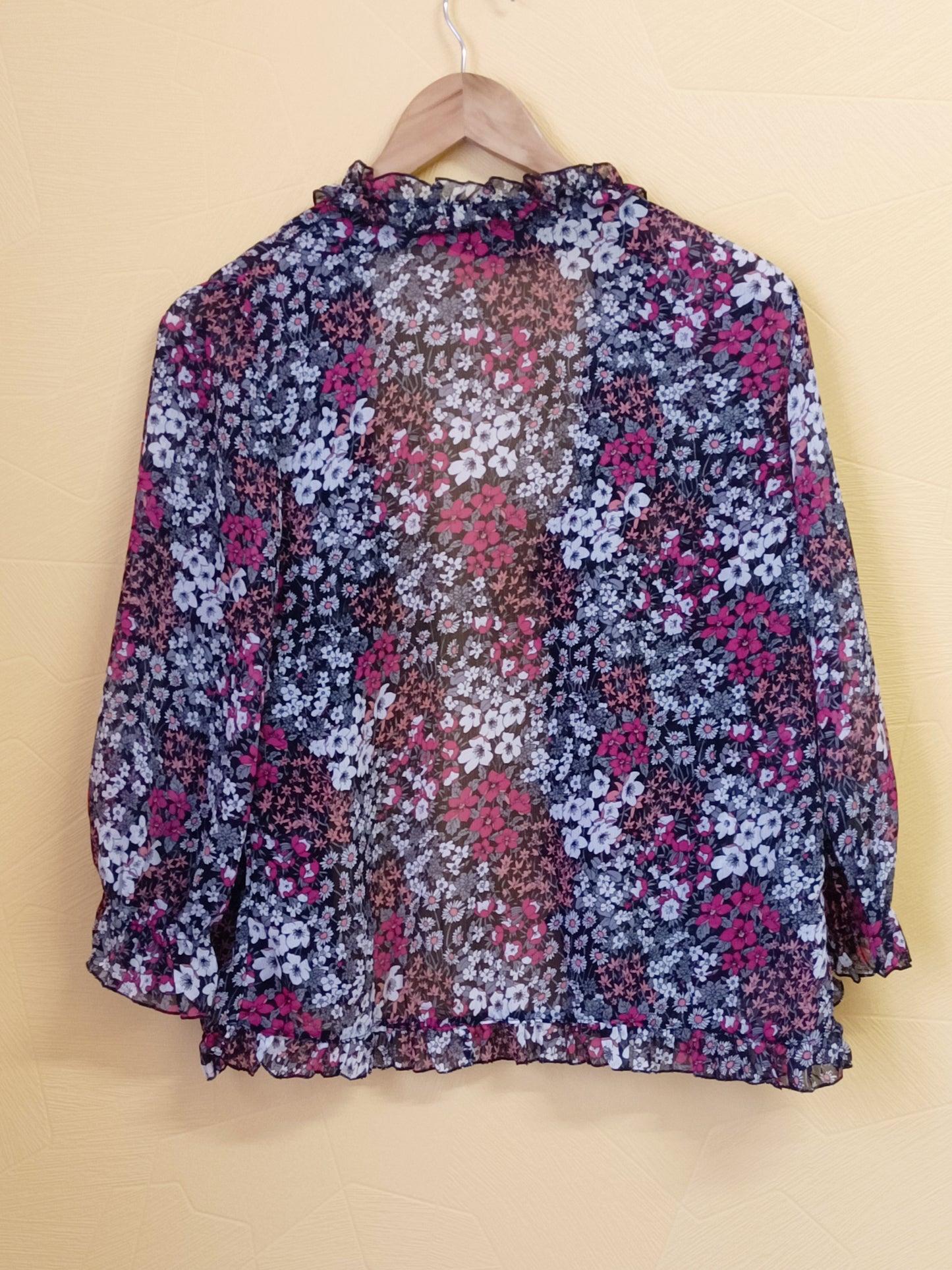 Chemisier noir fleuri transparent manches 3/4 Taille M