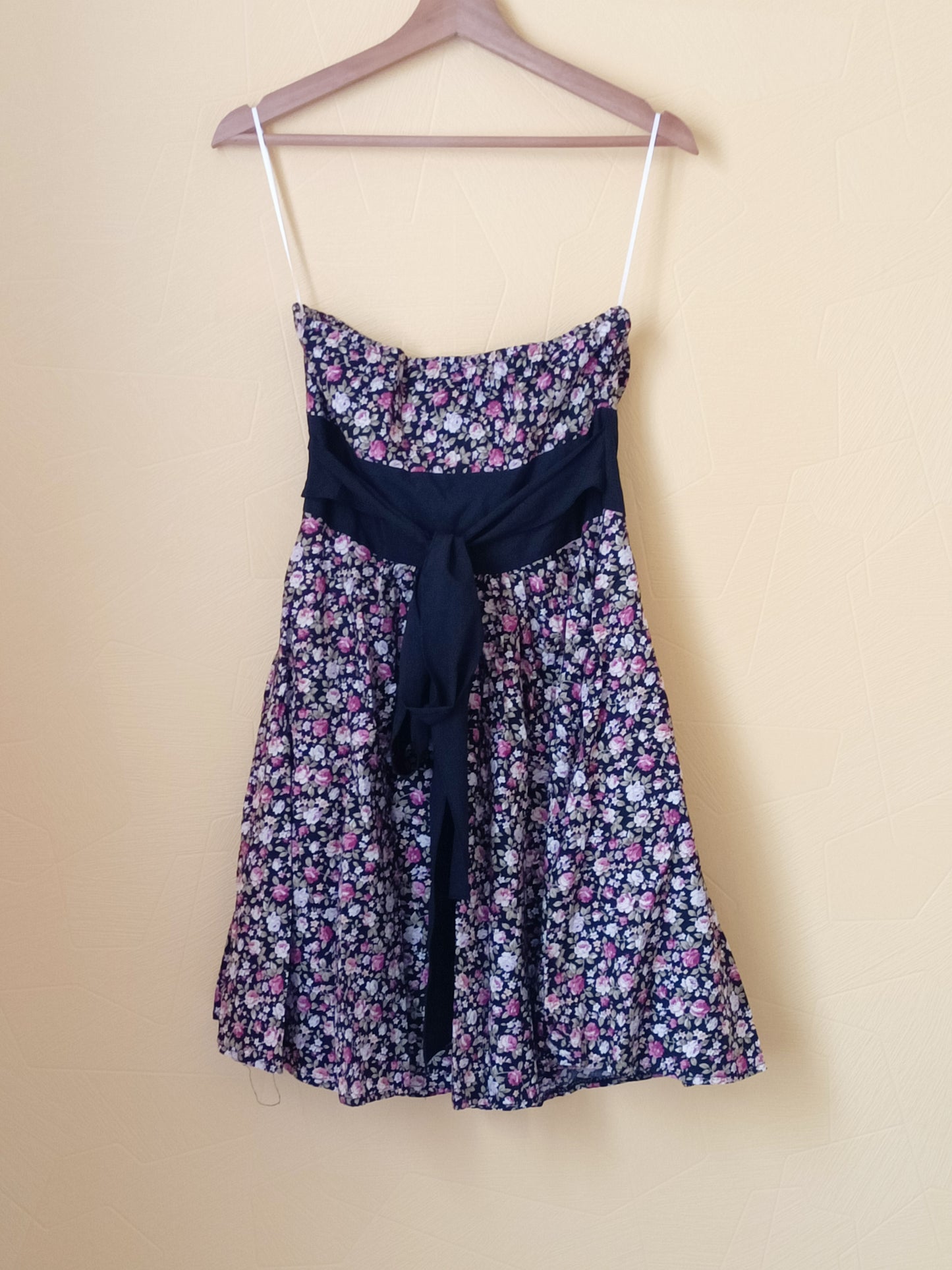 Robe bustier Millenium noire fleurie avec nœud dans le dos Taille M