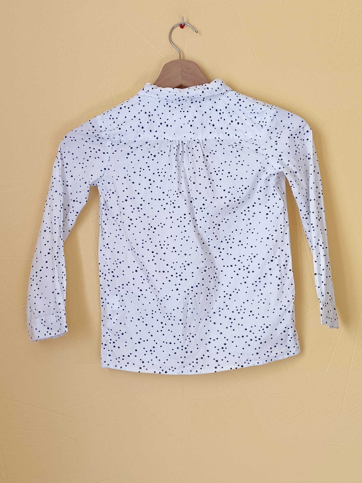 Chemise manches longues Young Dimension blanches à petites étoiles Taille 5/6 Ans