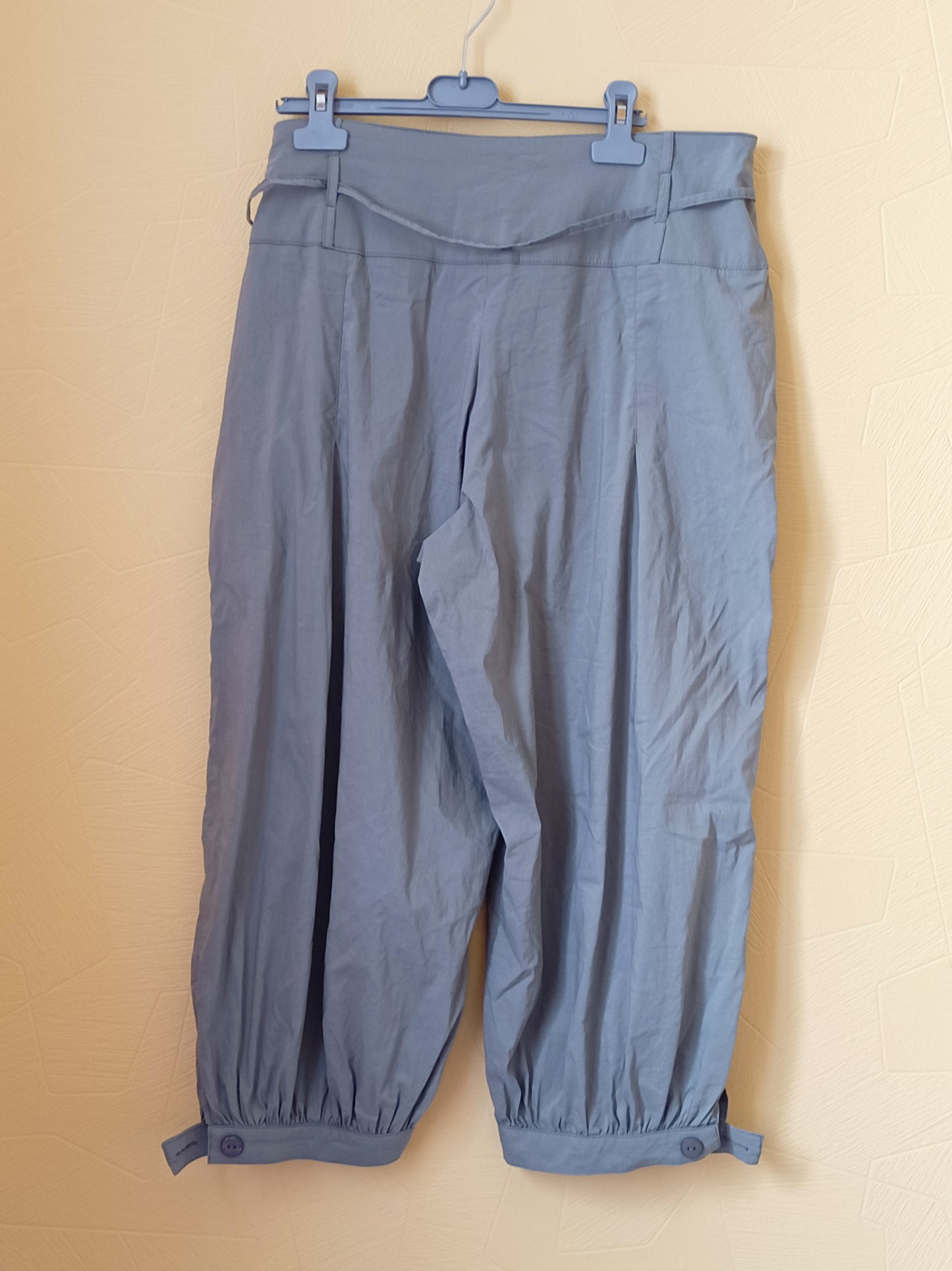 Pantacourt kaki Taille 44