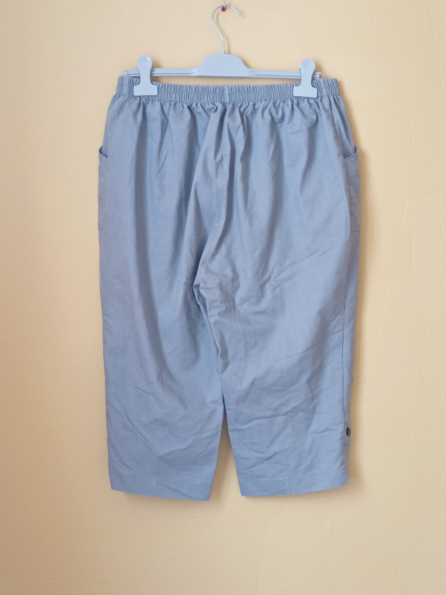 Pantacourt gris clair Taille 46/48