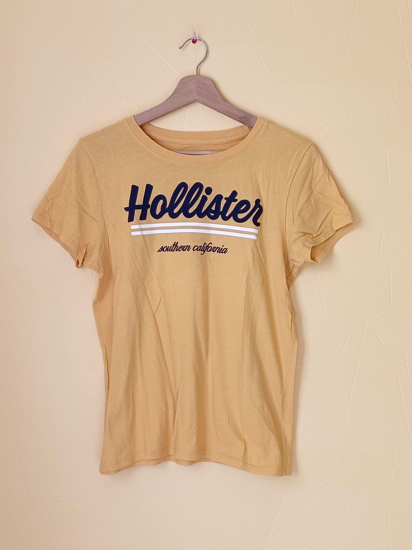 T-shirt Hollister jaune avec broderie Taille M