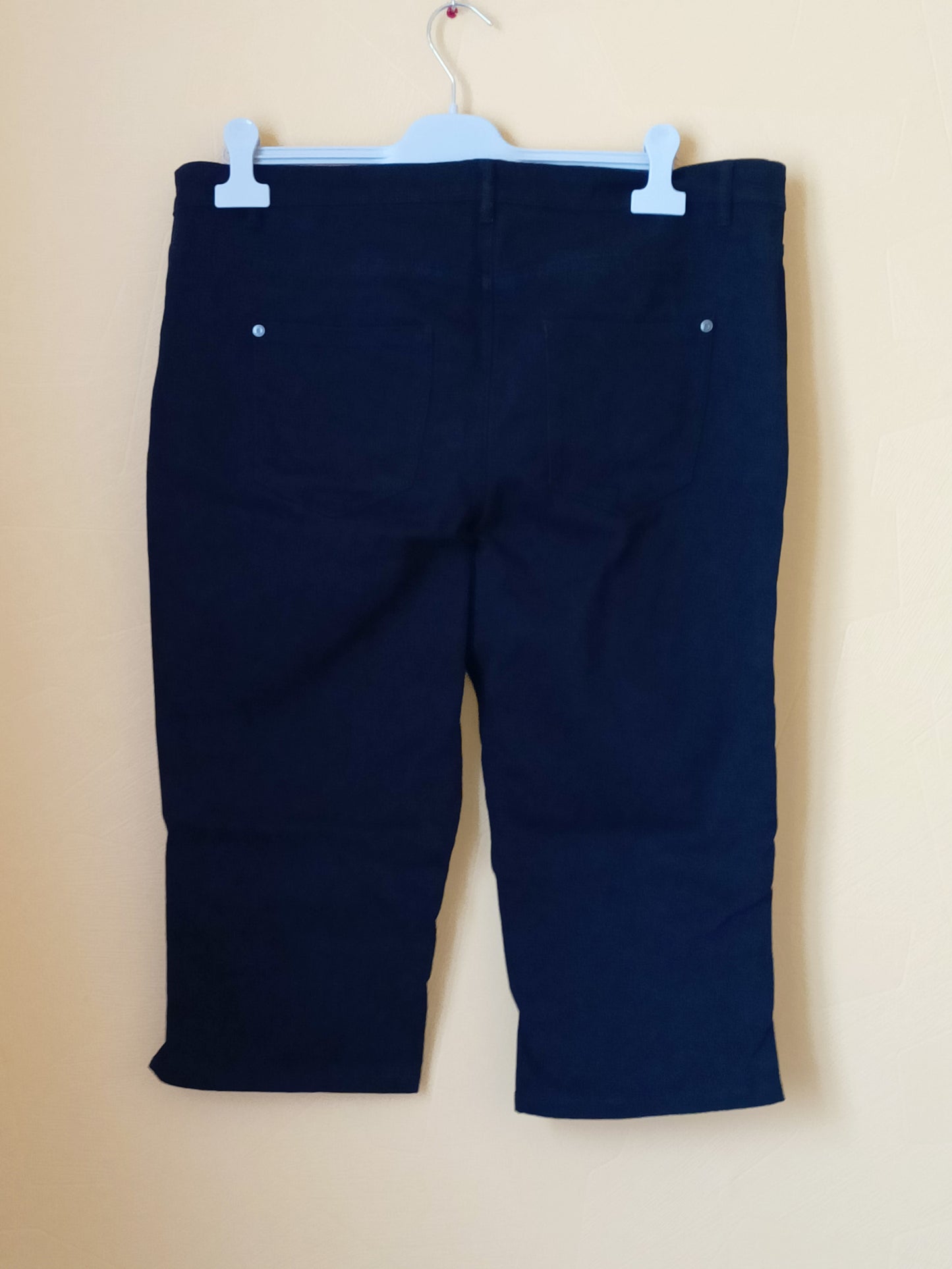 Pantacourt Esmara noir Taille 48