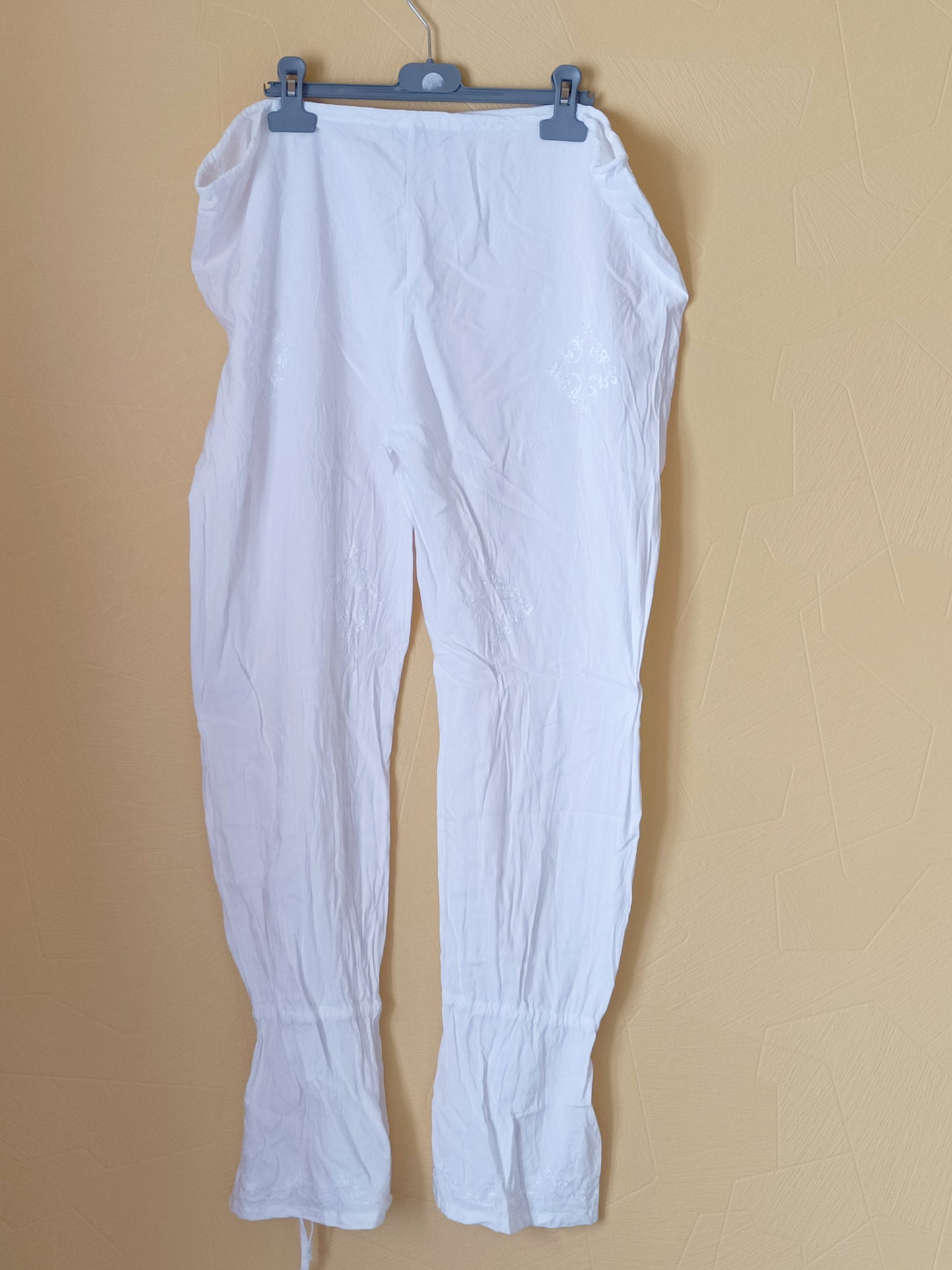 Pantalon léger blanc avec broderie Taille XL