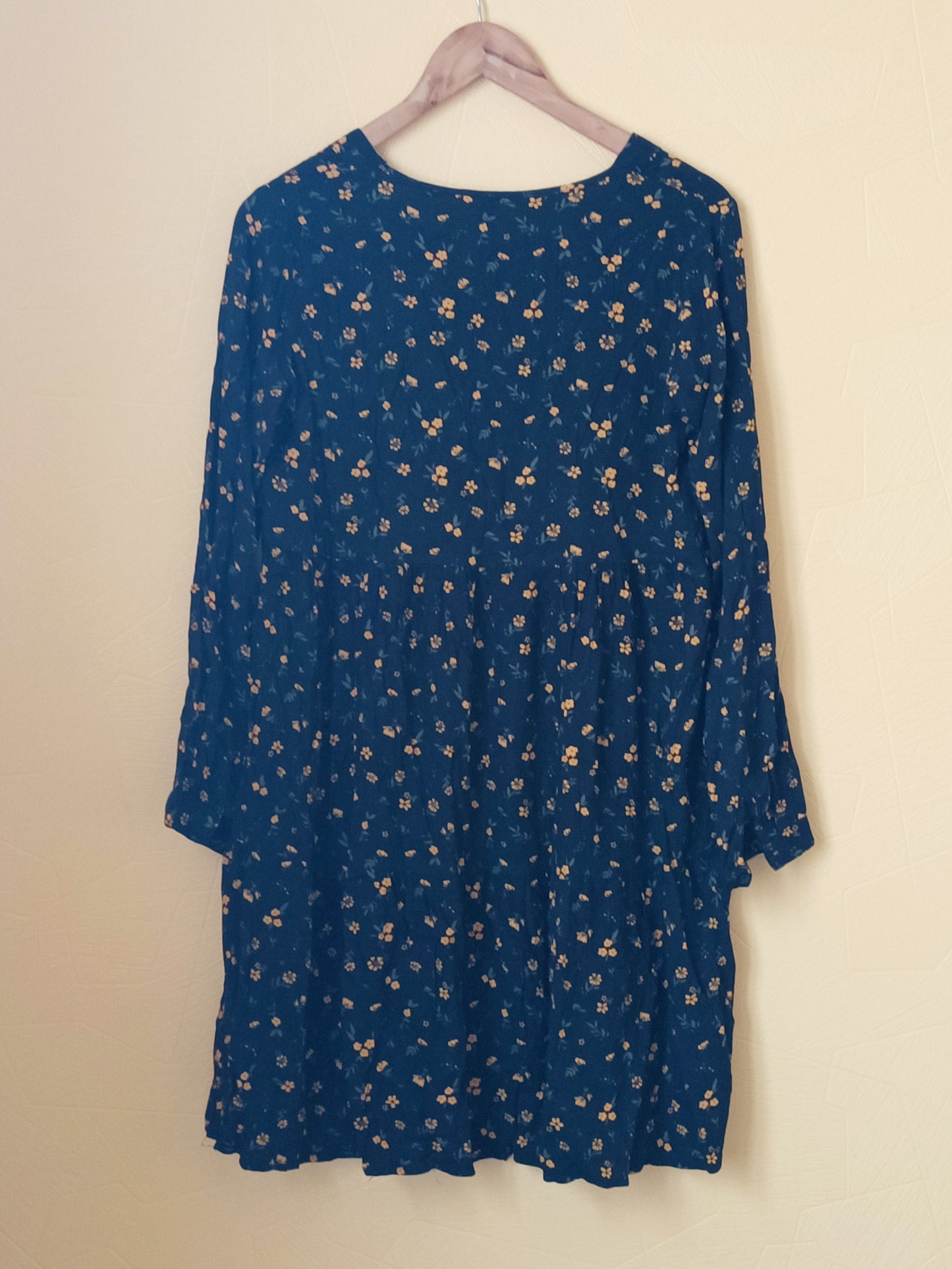 Robe manches longues Jean Pascale noire fleurie Taille 40