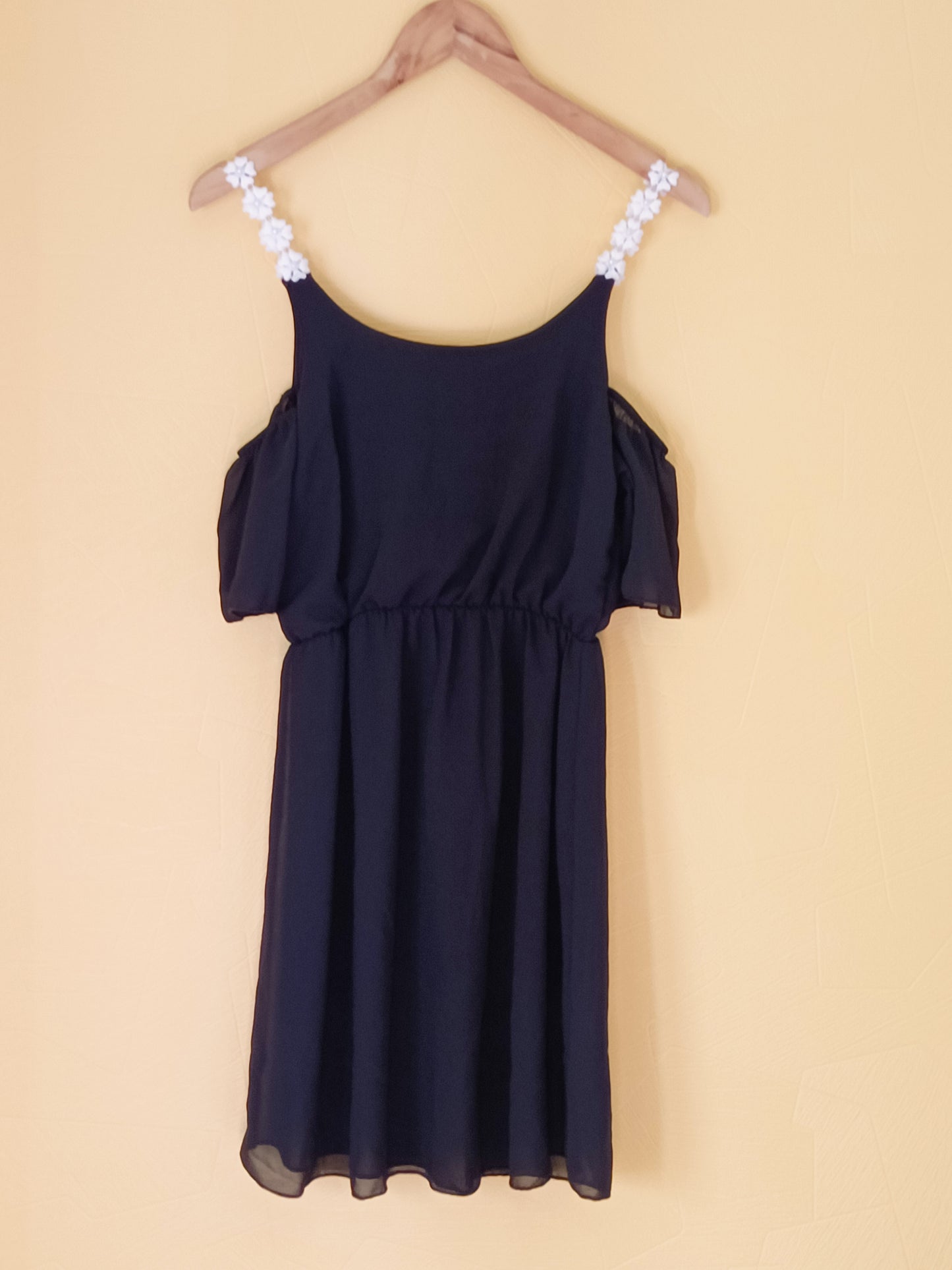 Robe noire à bretelles fleuries Taille S