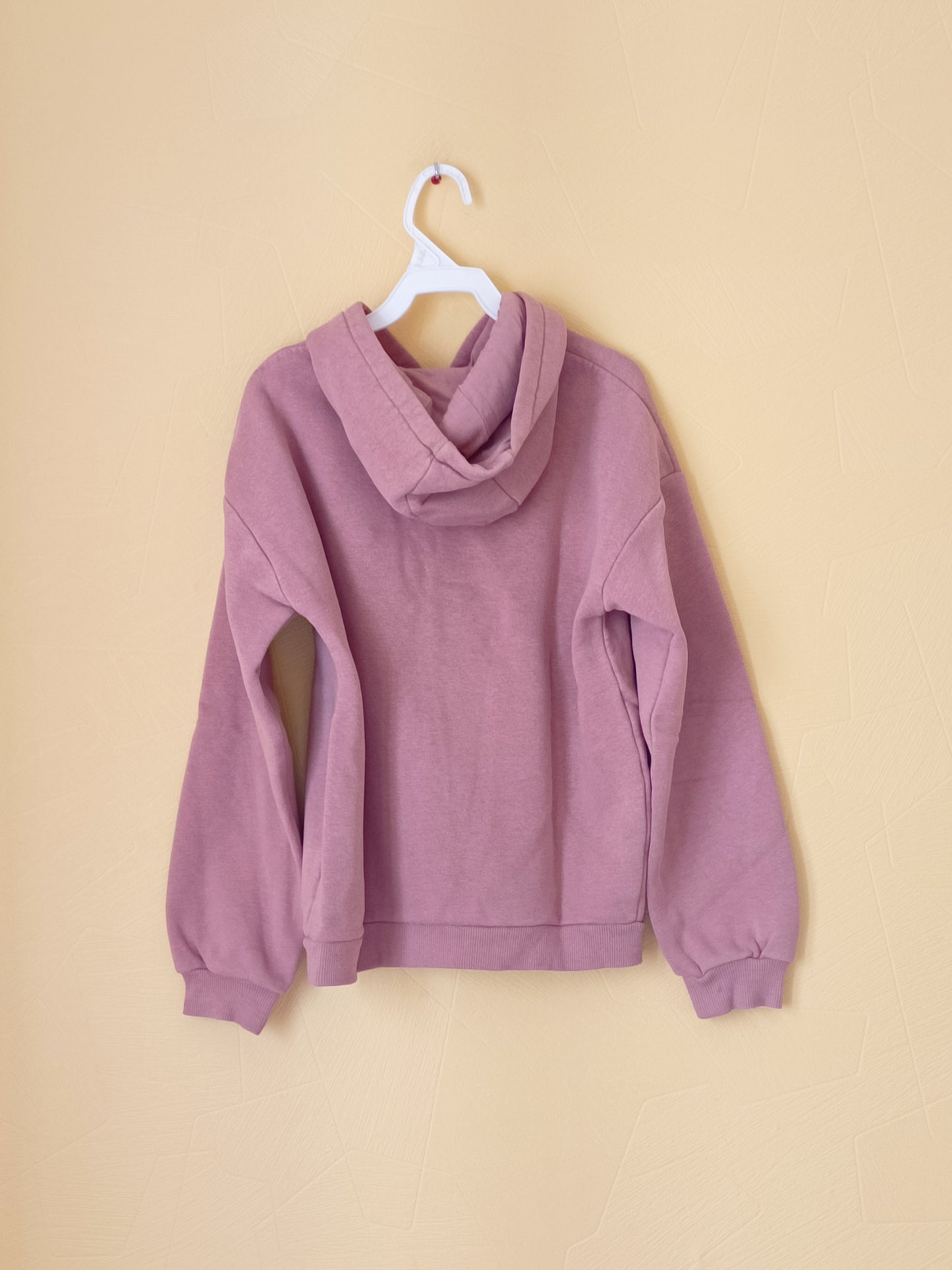 Sweat à capuche Kiabi vieux rose avec impression Taille 12 Ans