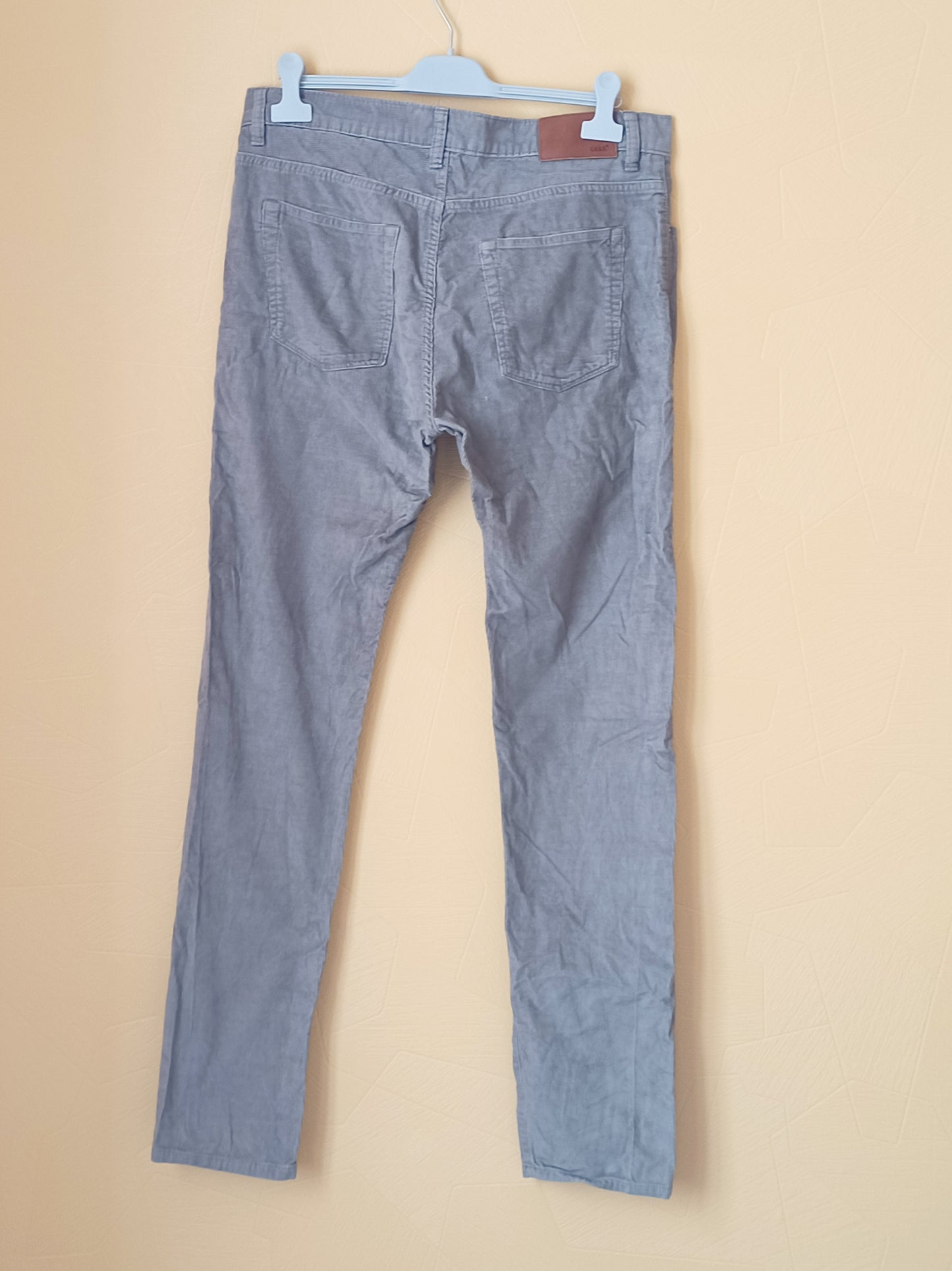 Pantalon en velours côtelé L.O.G.G. beige slim fit Taille 44