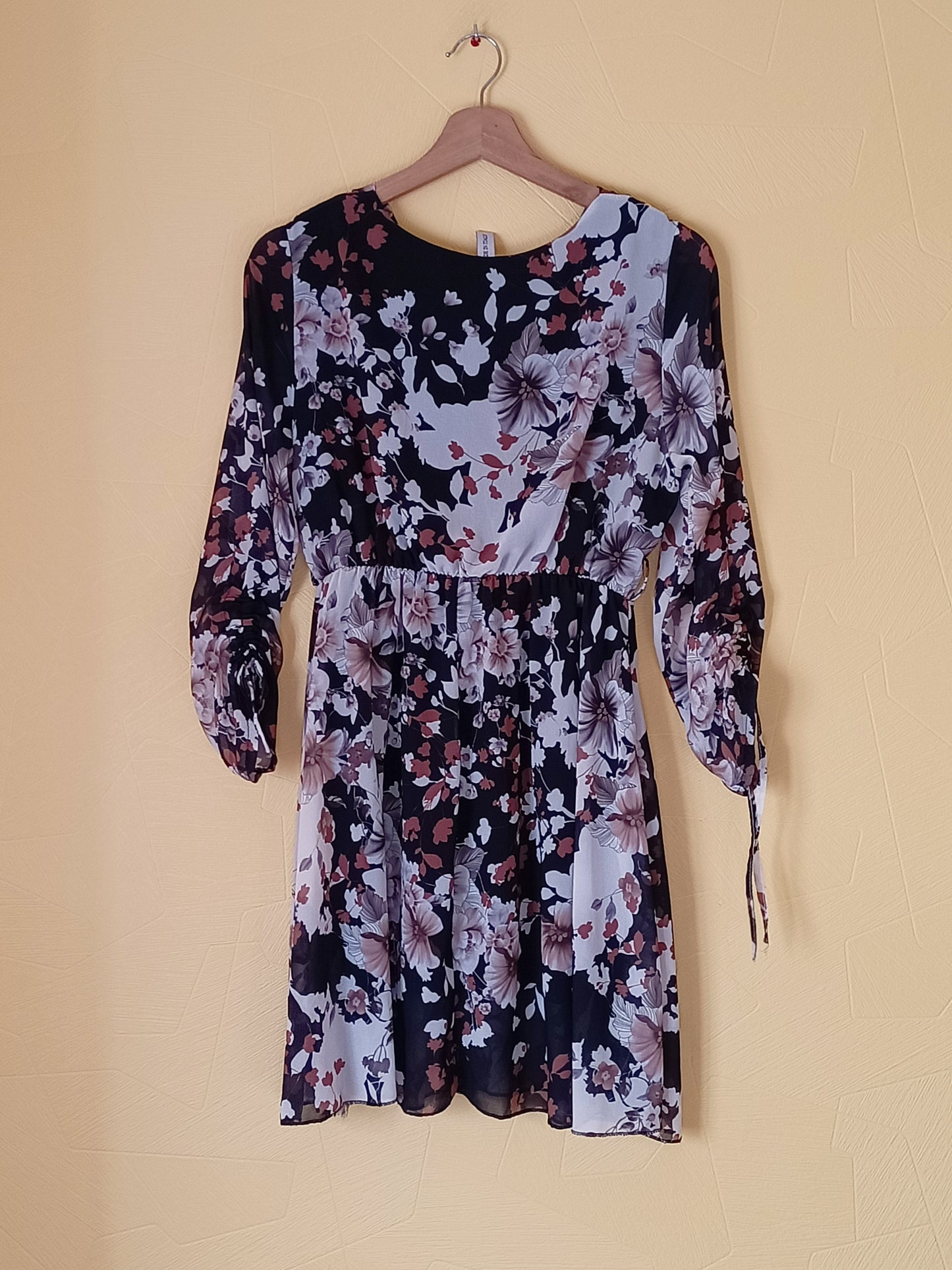 Robe manches 3/4 Made In Italy noire fleurie Taille M