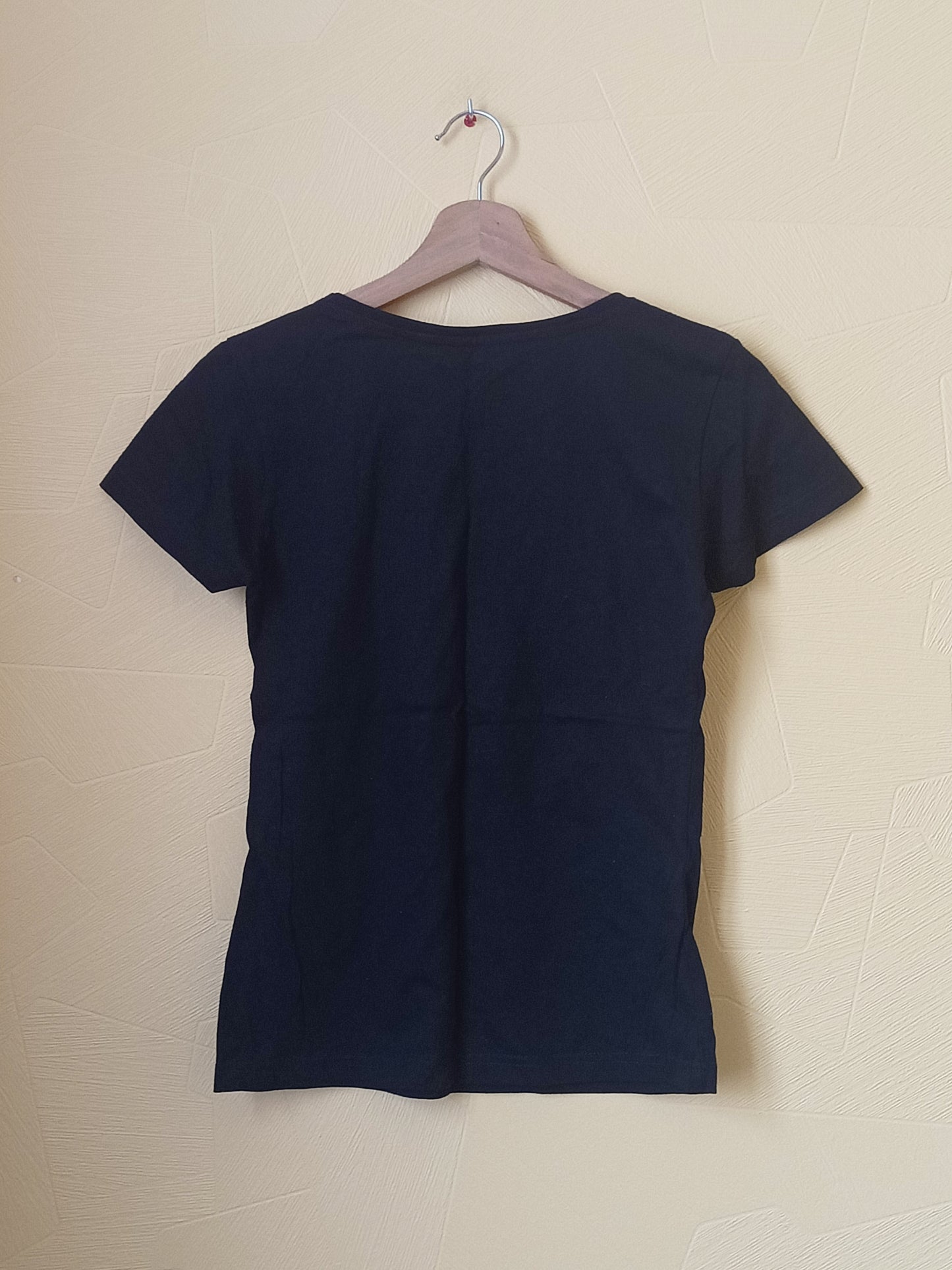 T-shirt Avomarks noir avec impression Taille S