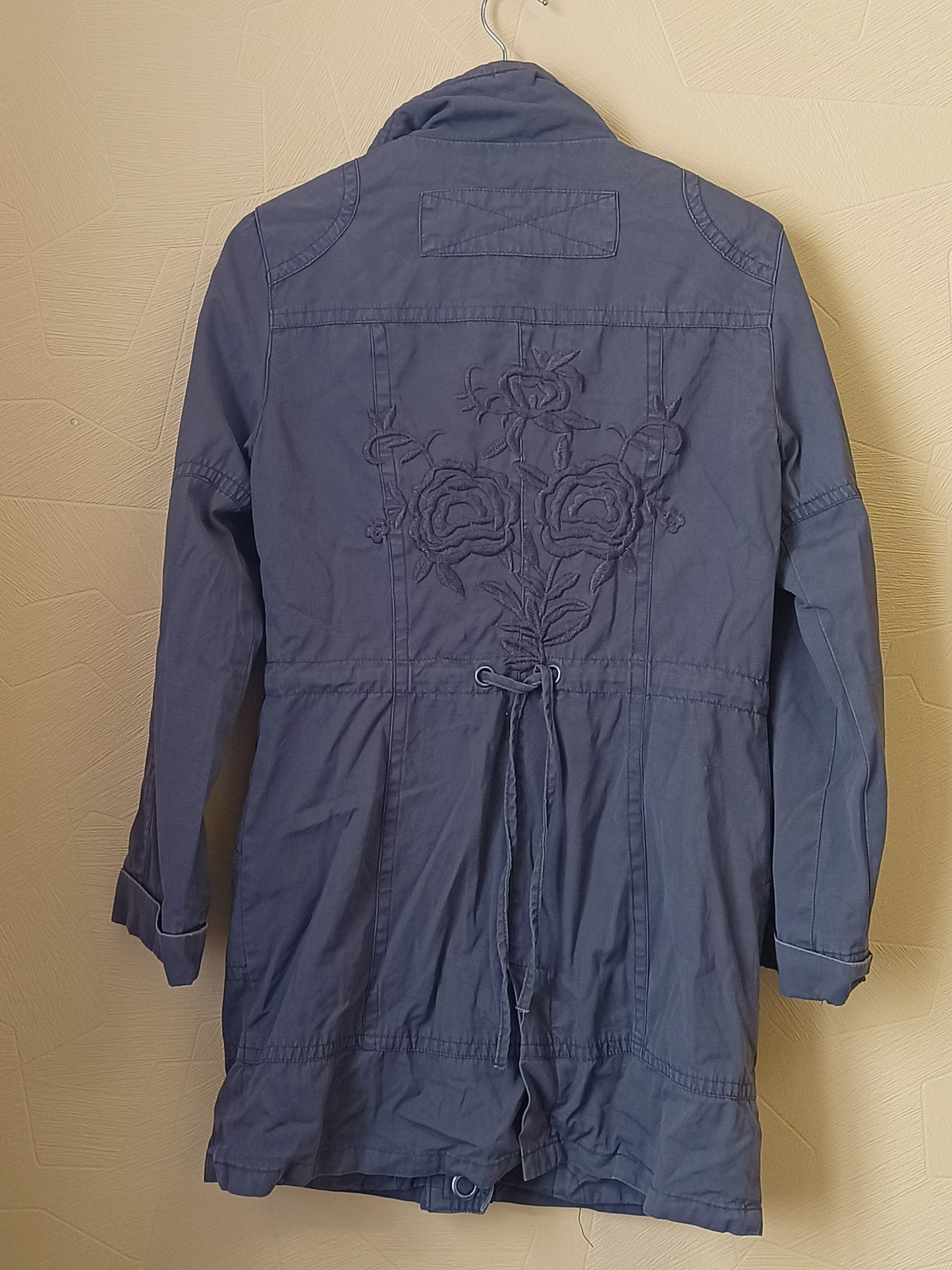 Manteau léger Camaïeu marron avec broderie dans le dos Taille 38