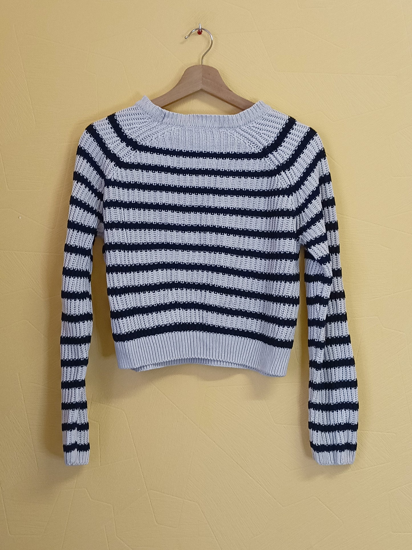 Pull court Zara rayé noir et beige Taille S
