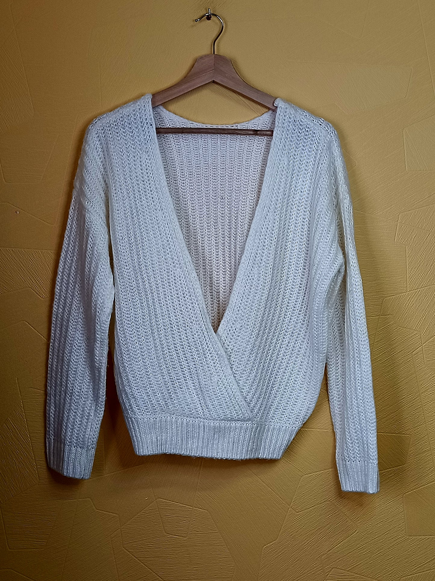 Pull col V dans le dos Asos blanc cassé Taille 34