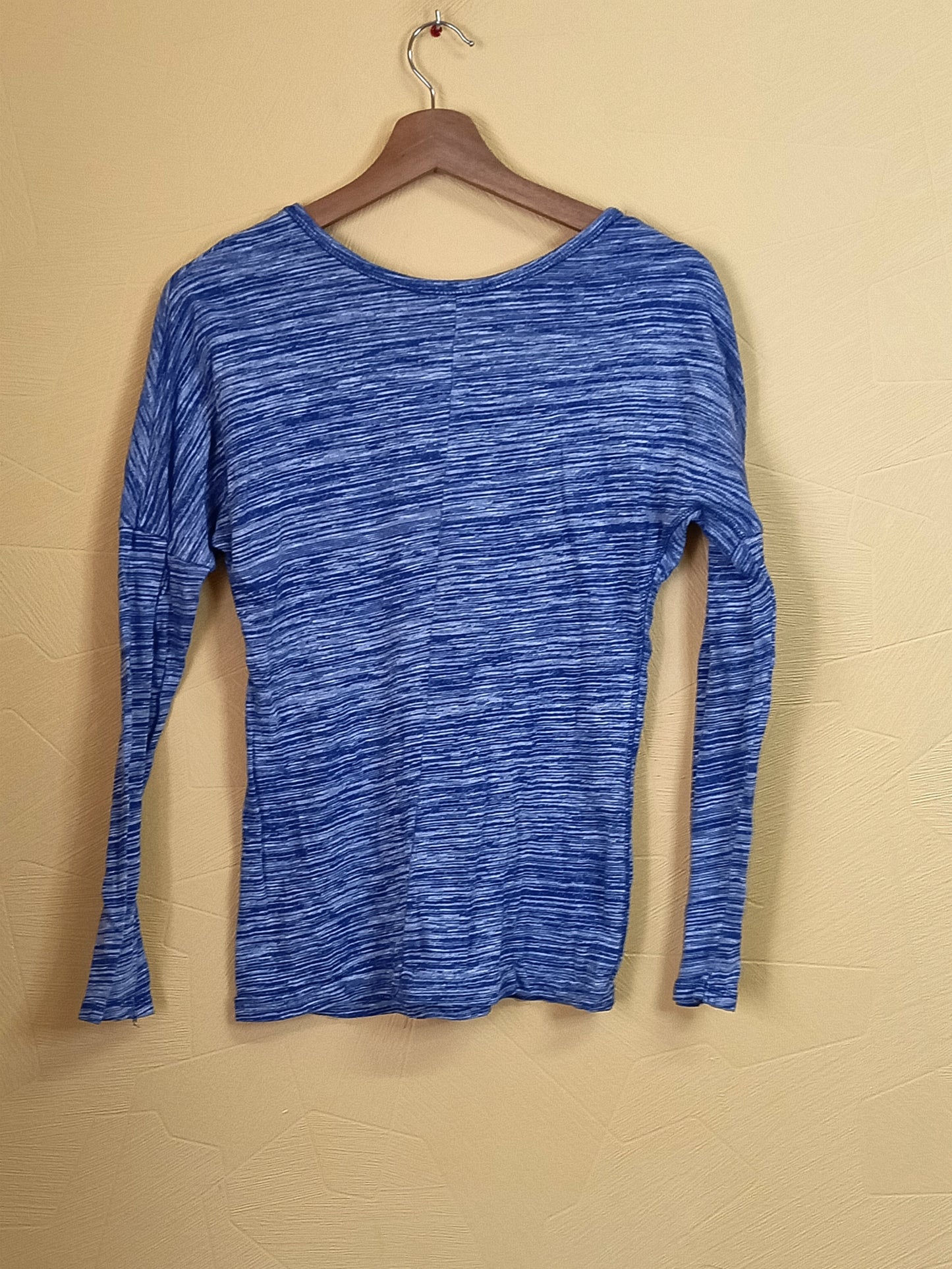 T-shirt manches longues Kiabi bleu chiné avec broderie Taille M