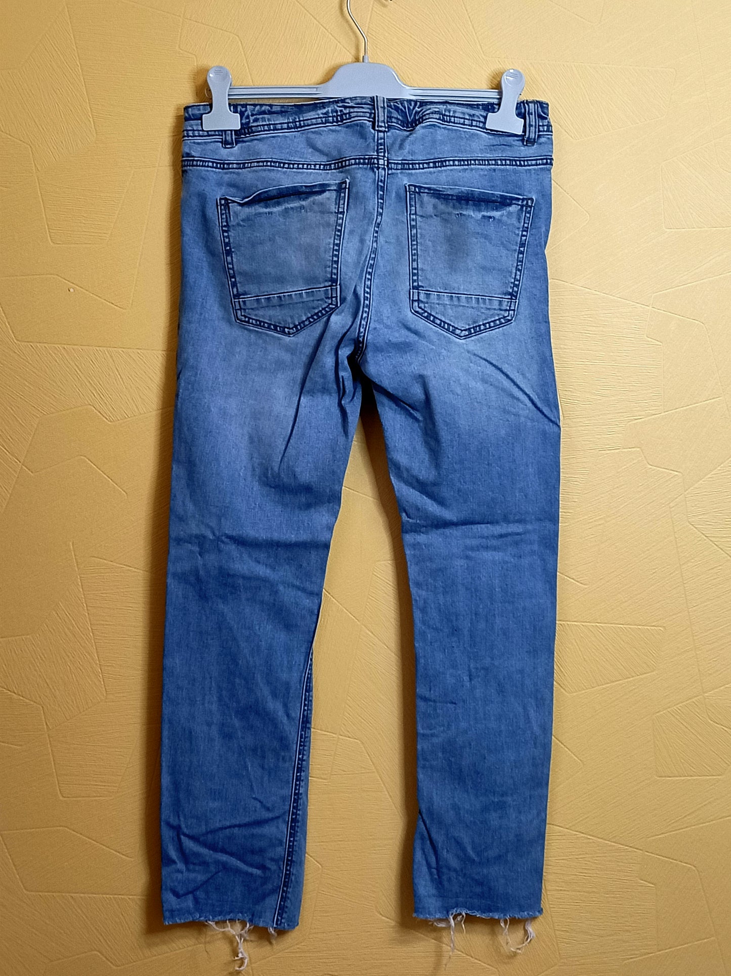 Jeans Kiabi bleu clair avec "trous" Taille S (16 Ans)