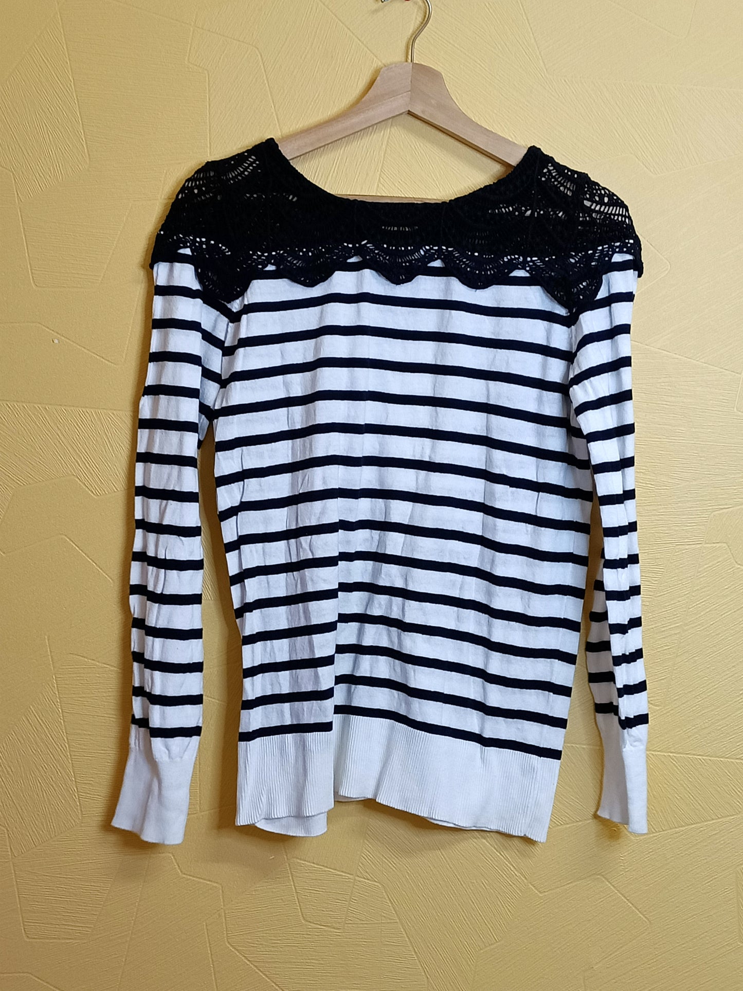 Pull fin avec dentelle rayé marine et blanc Taille M