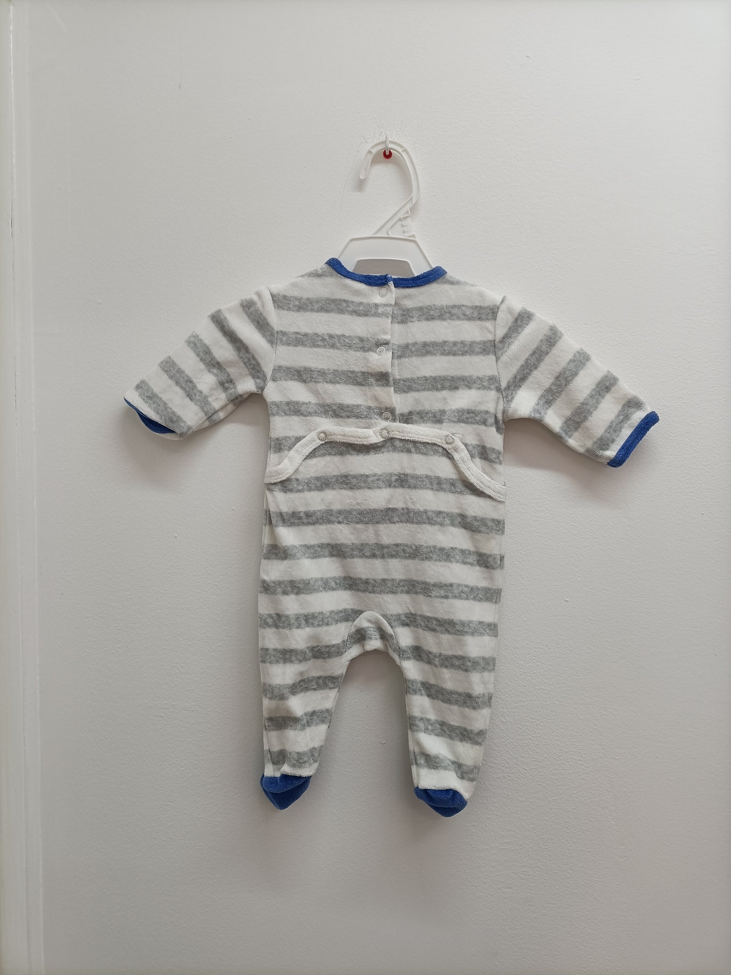 Pyjama en velours Disney Baby rayé blanc et gris Taille 3 Mois