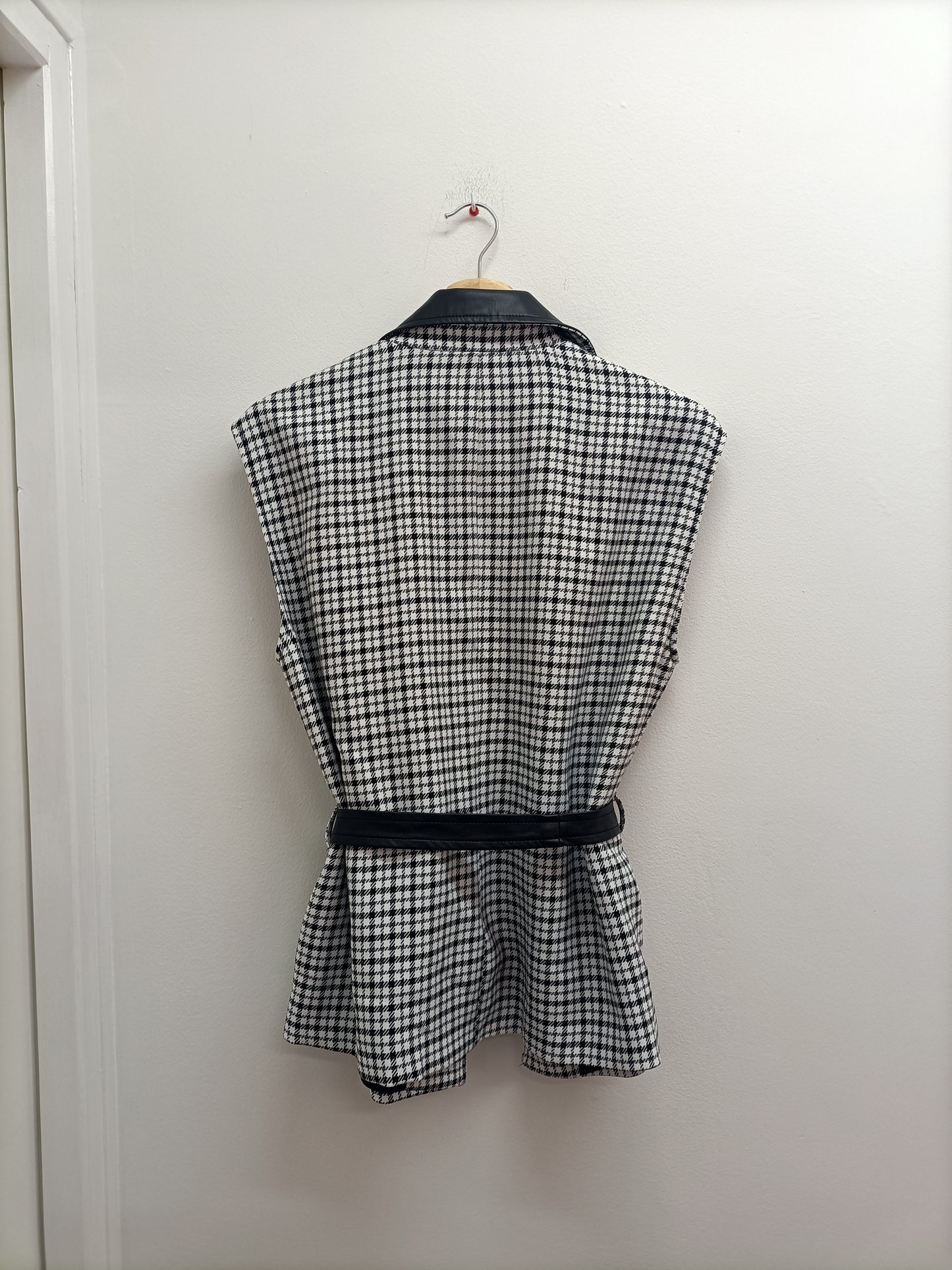 Veste sans manche Tissaia noire et blanche motifs "pied de poule" Taille 38