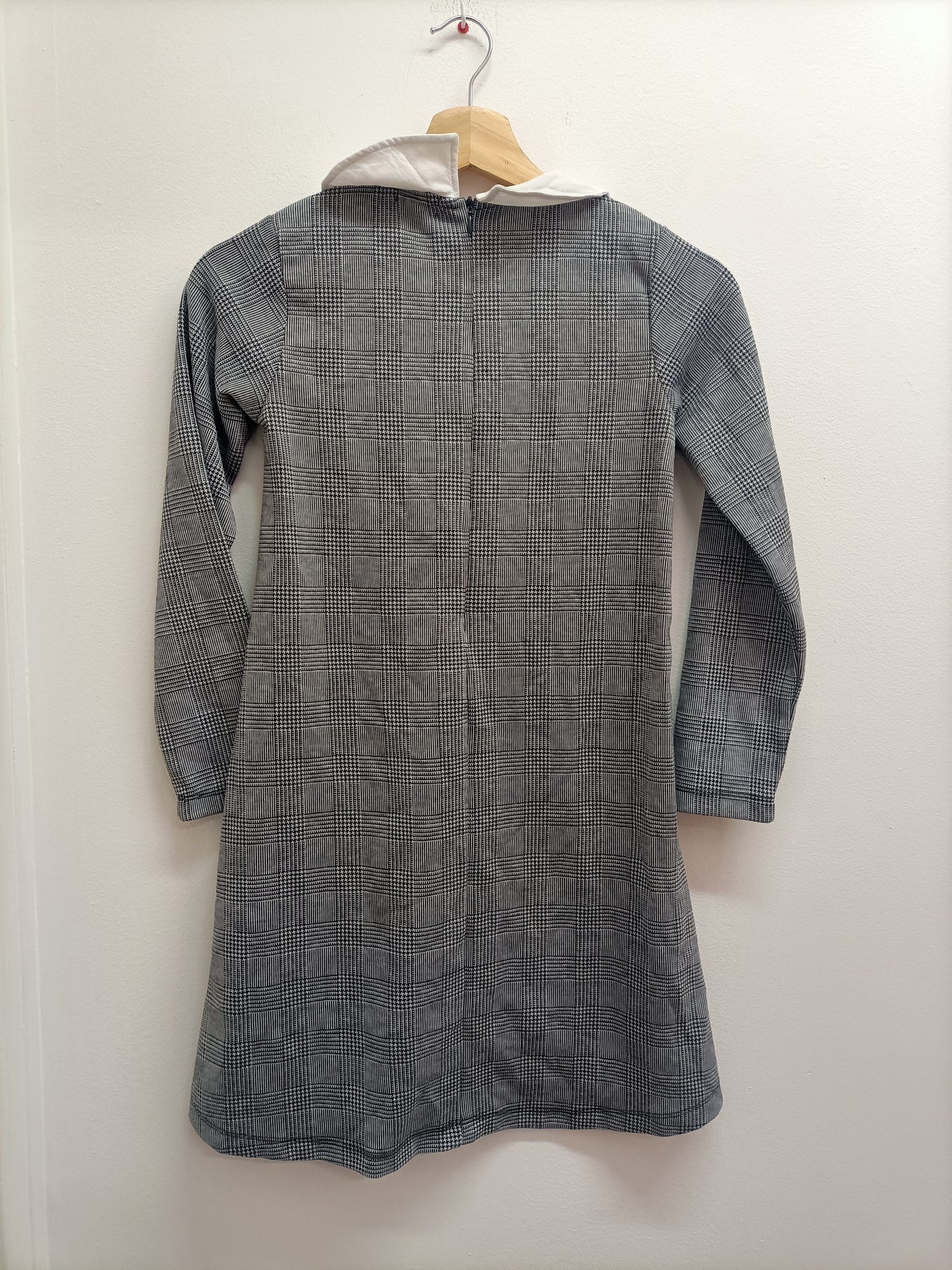 Robe manches longues Tissaia noire et blanche motifs "pied de poule" Taille 10 Ans