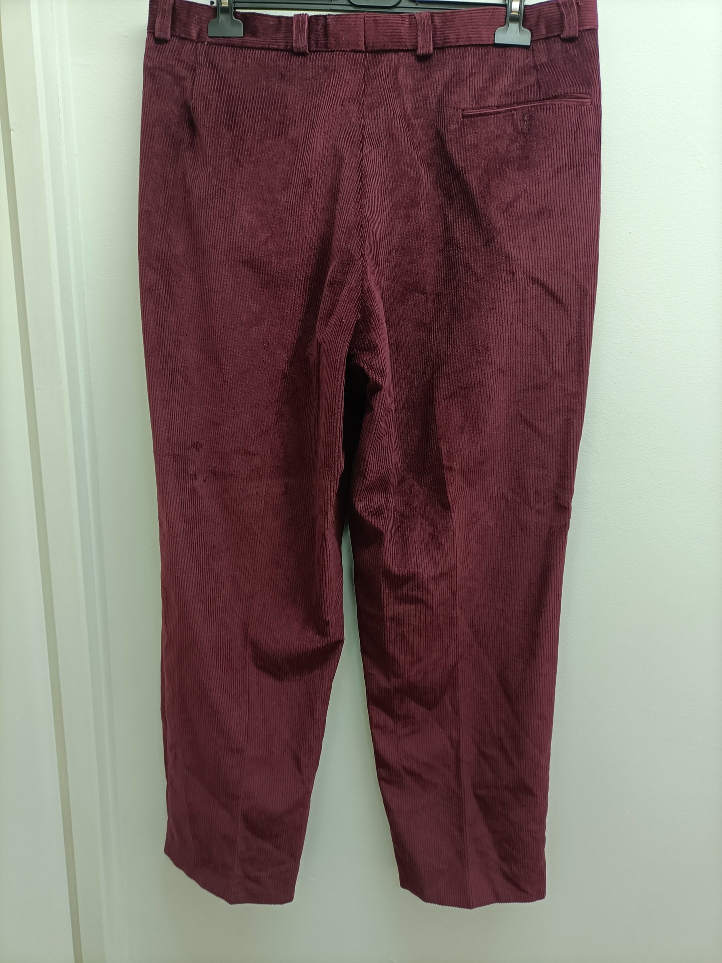 Pantalon en velours côtelé bordeaux Taille 50