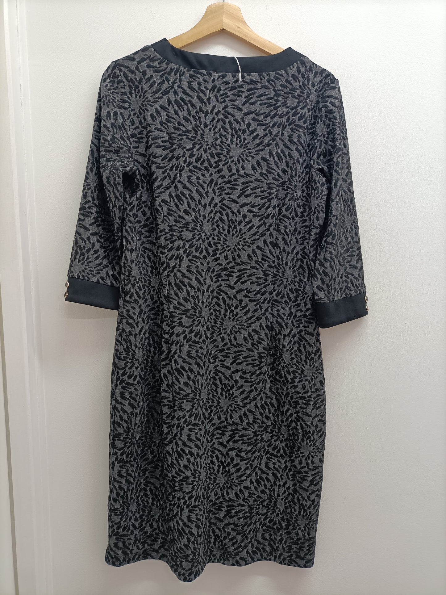 Robe manches 3/4 Damart noire et grise fleurie Taille 40