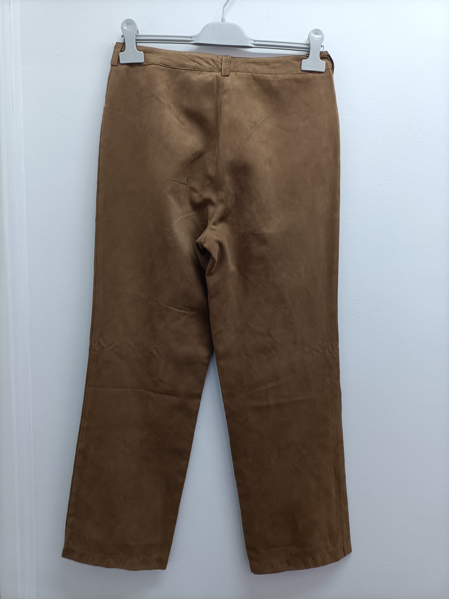 Pantalon Christian Llinares marron clair effet "peau de pêche" Taille 42