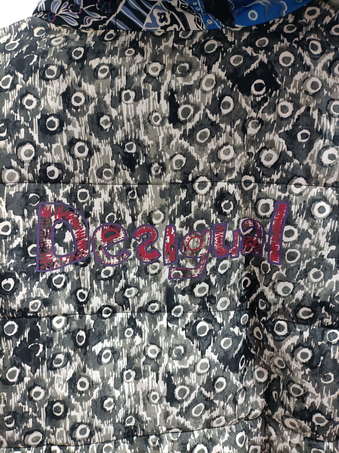 Doudoune légère réversible Desigual à motifs Taille 40