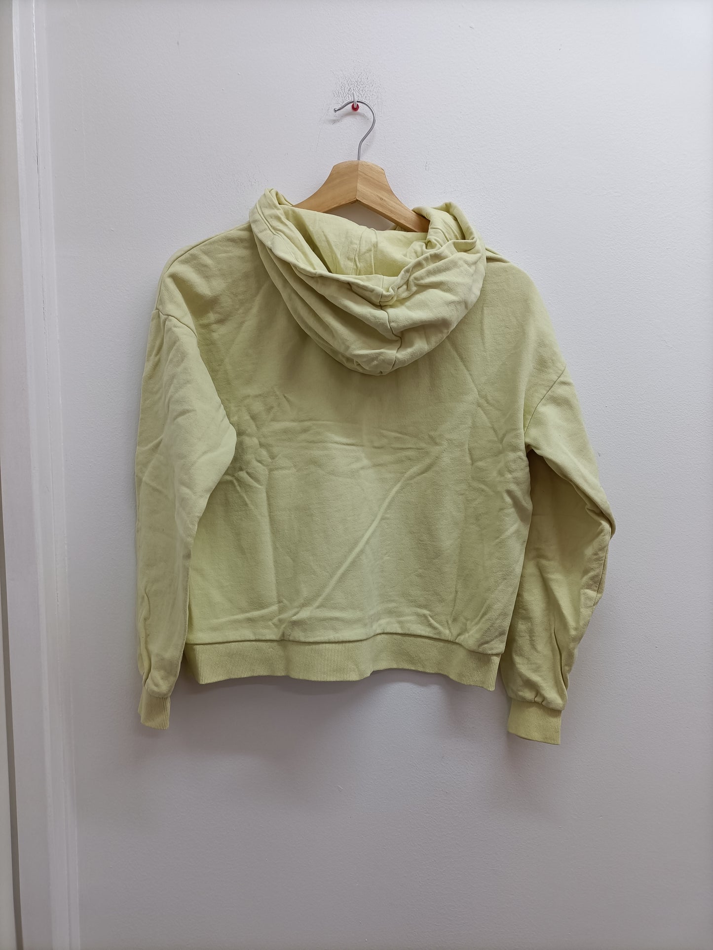 Sweat à capuche Kiabi jaune clair avec impression Taille S