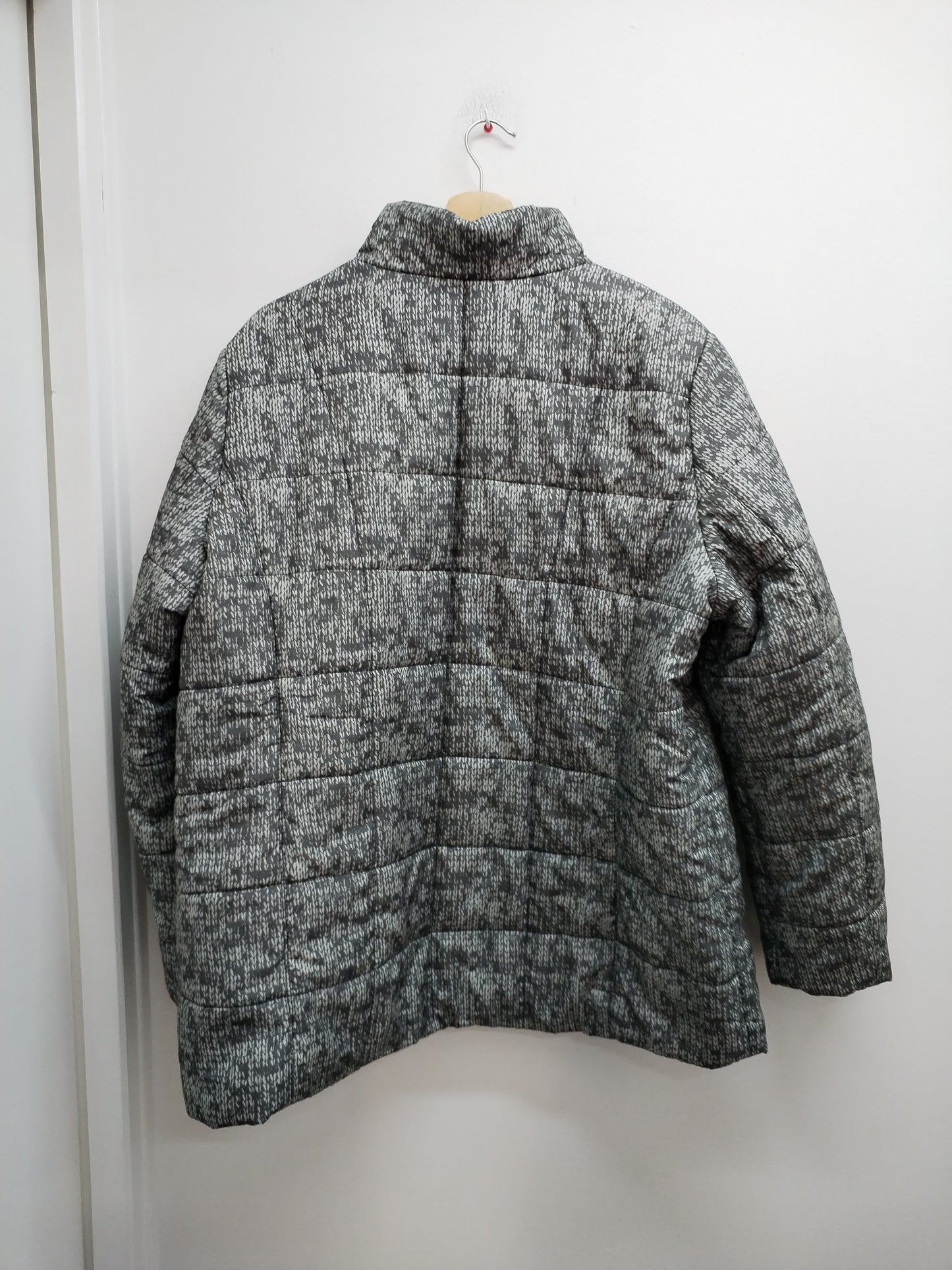 Doudoune grise à motifs Taille 48