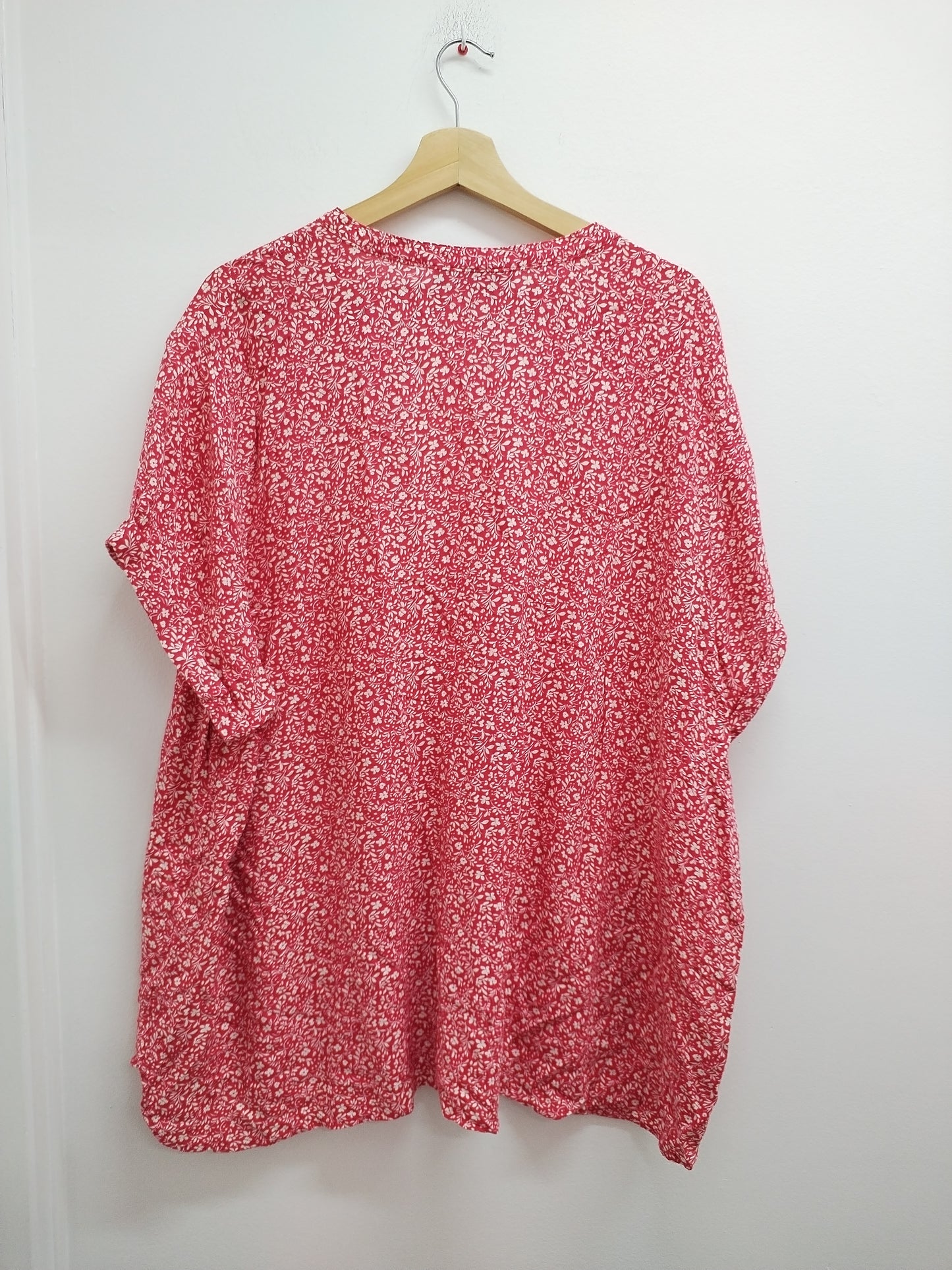 Tunique manches courtes Kiabi rouge fleurie Taille XXL
