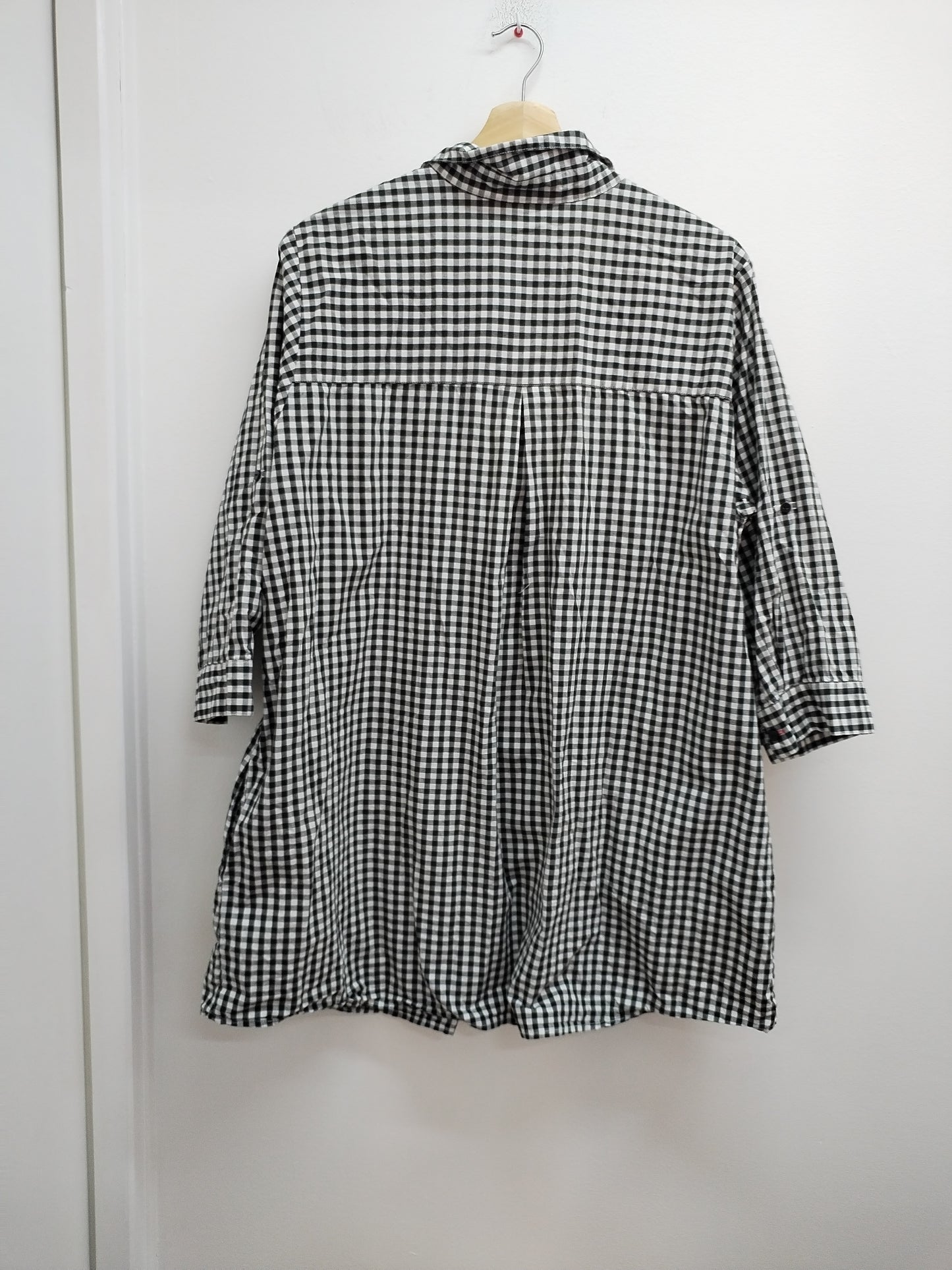 Robe chemise manches 3/4 à carreaux noirs et blancs Taille 48