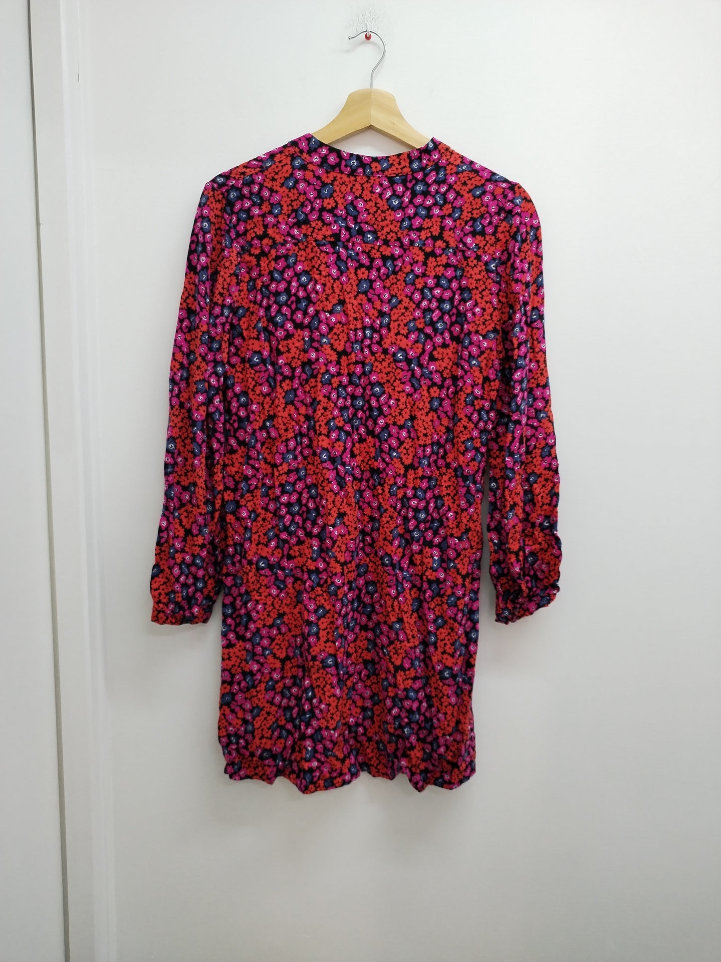 Robe manches longues La Fée Maraboutée noire fleurie Taille 38