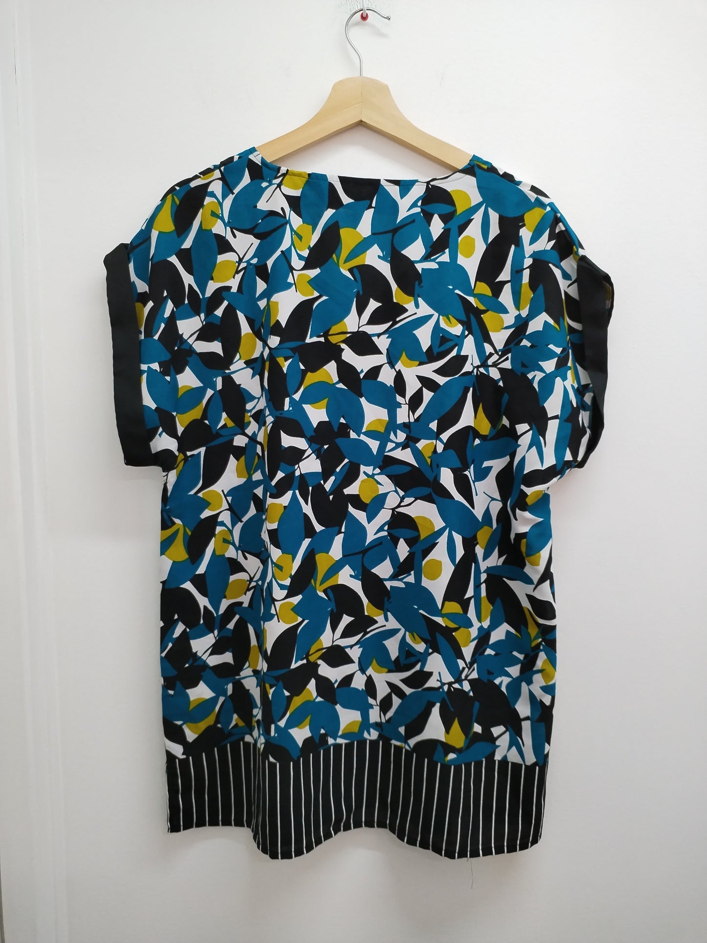 Tunique manches courtes Blancheporte noire, blanche et verte Taille 44