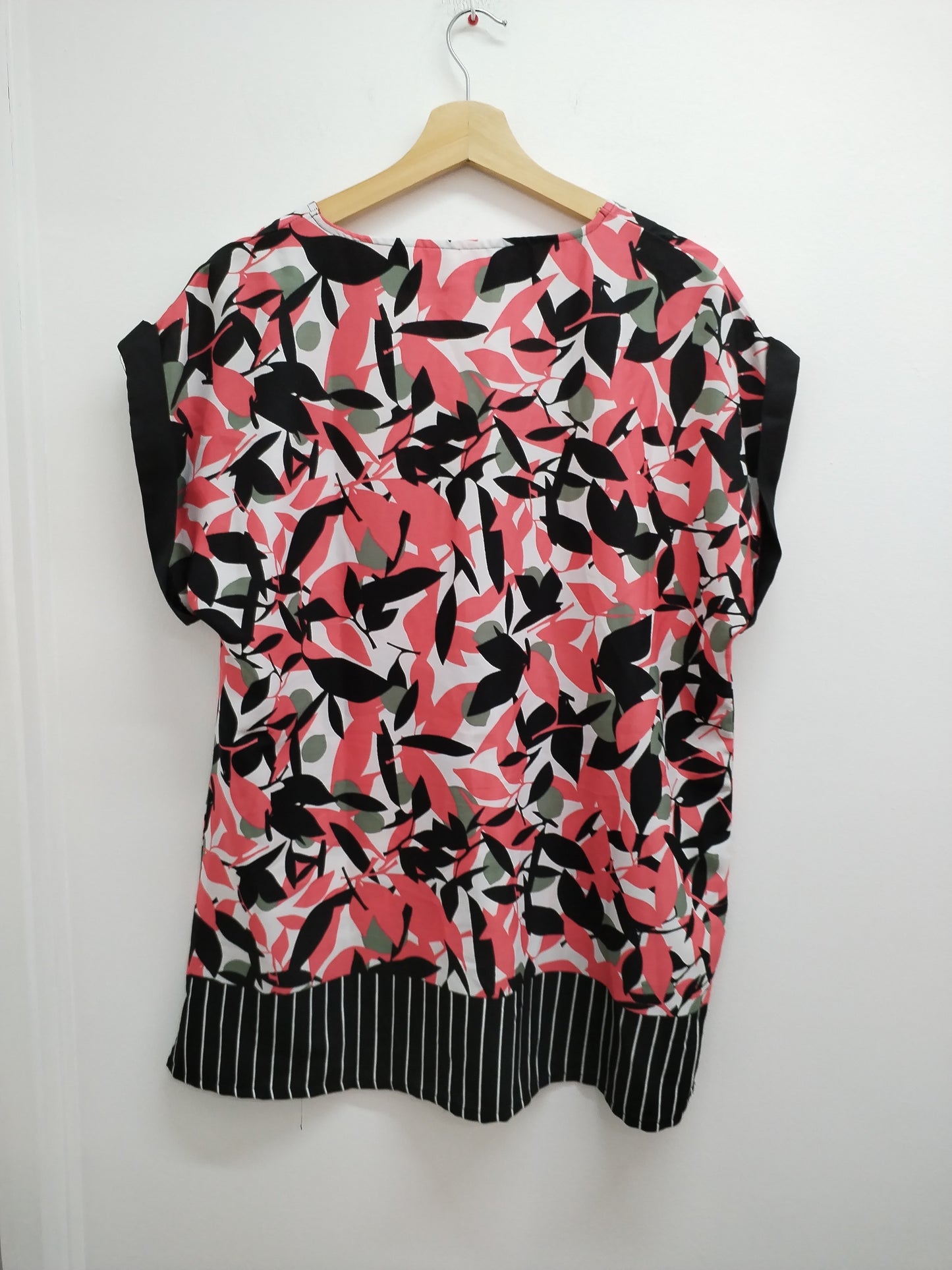 Tunique manches courtes Blancheporte noire, blanche et rouge à motifs Taille 44