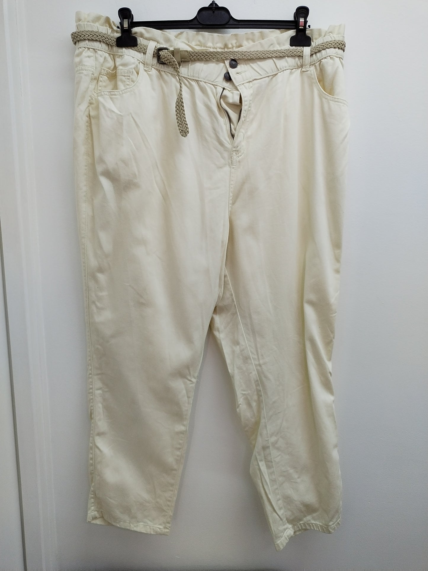 Jeans avec ceinture Kiabi blanc cassé Taille 52